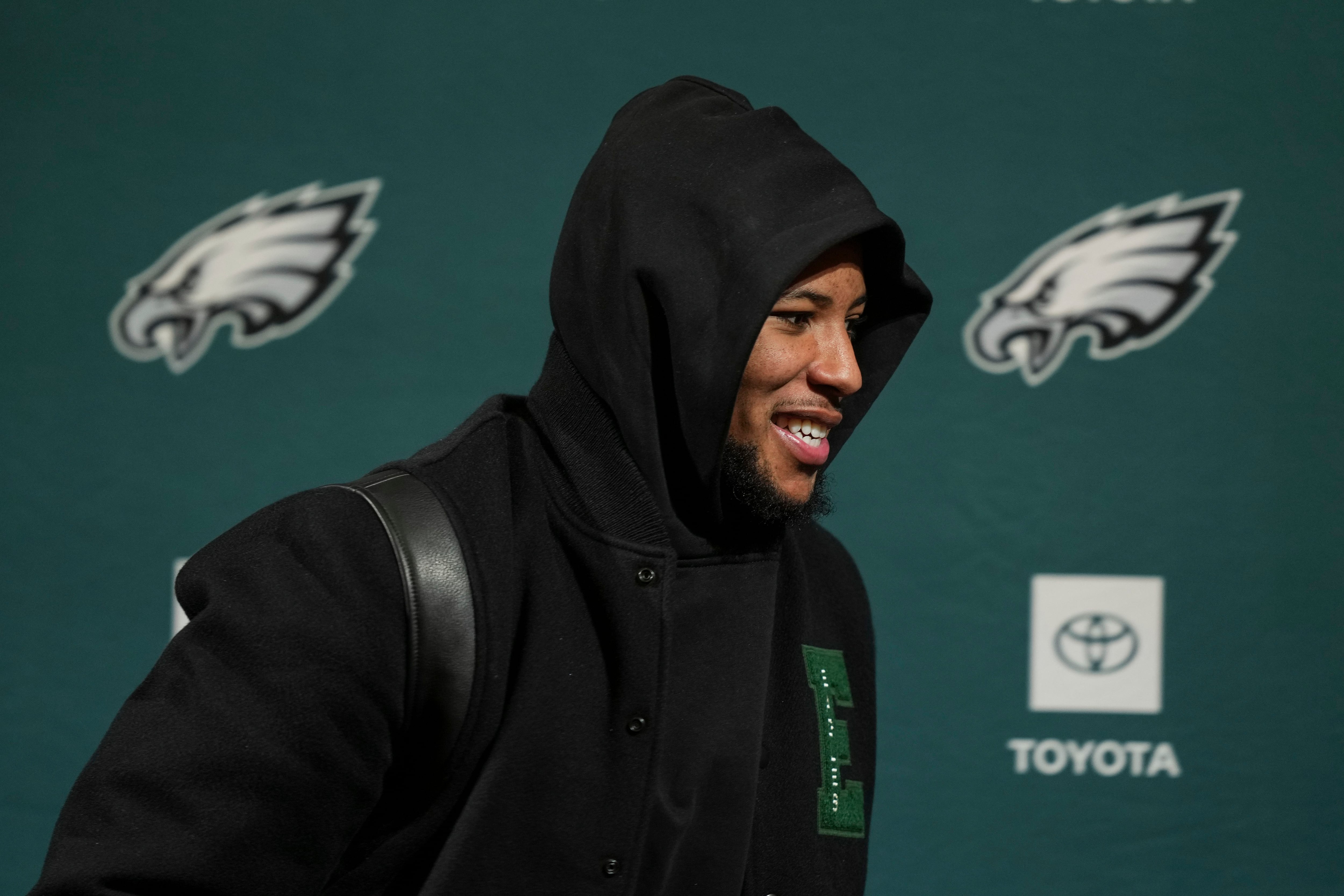 Saquon Barkley de los Eagles de Philadelphia quiere romper el récord de más yardas recorridas. (Foto: AP)