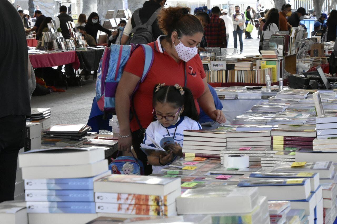 ¡De Iztapalapa para el mundo! Feria del Libro del Zócalo capitalino llega a esa alcaldía