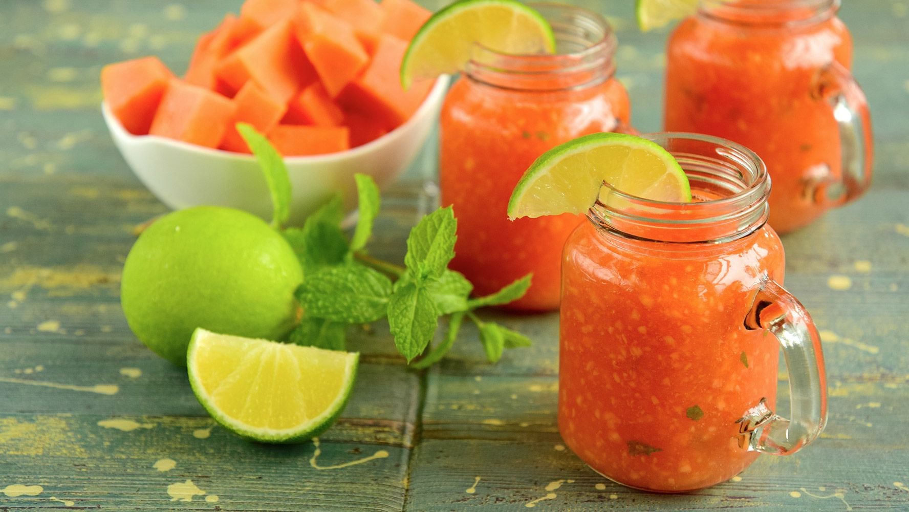 El agua de papaya se puede combinar con otros frutos como el limón, el cual también beneficia a los riñones. (Foto: Especial El Financiero)