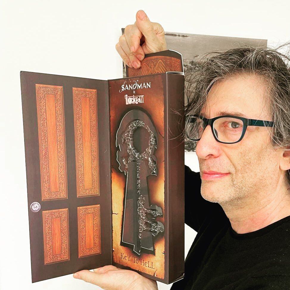 Desde que se dieron a conocer los señalamientos en contra de Neil Gaiman, se han cancelado algunos proyectos del escritor. (Foto: Facebook/ Neil Gaiman)