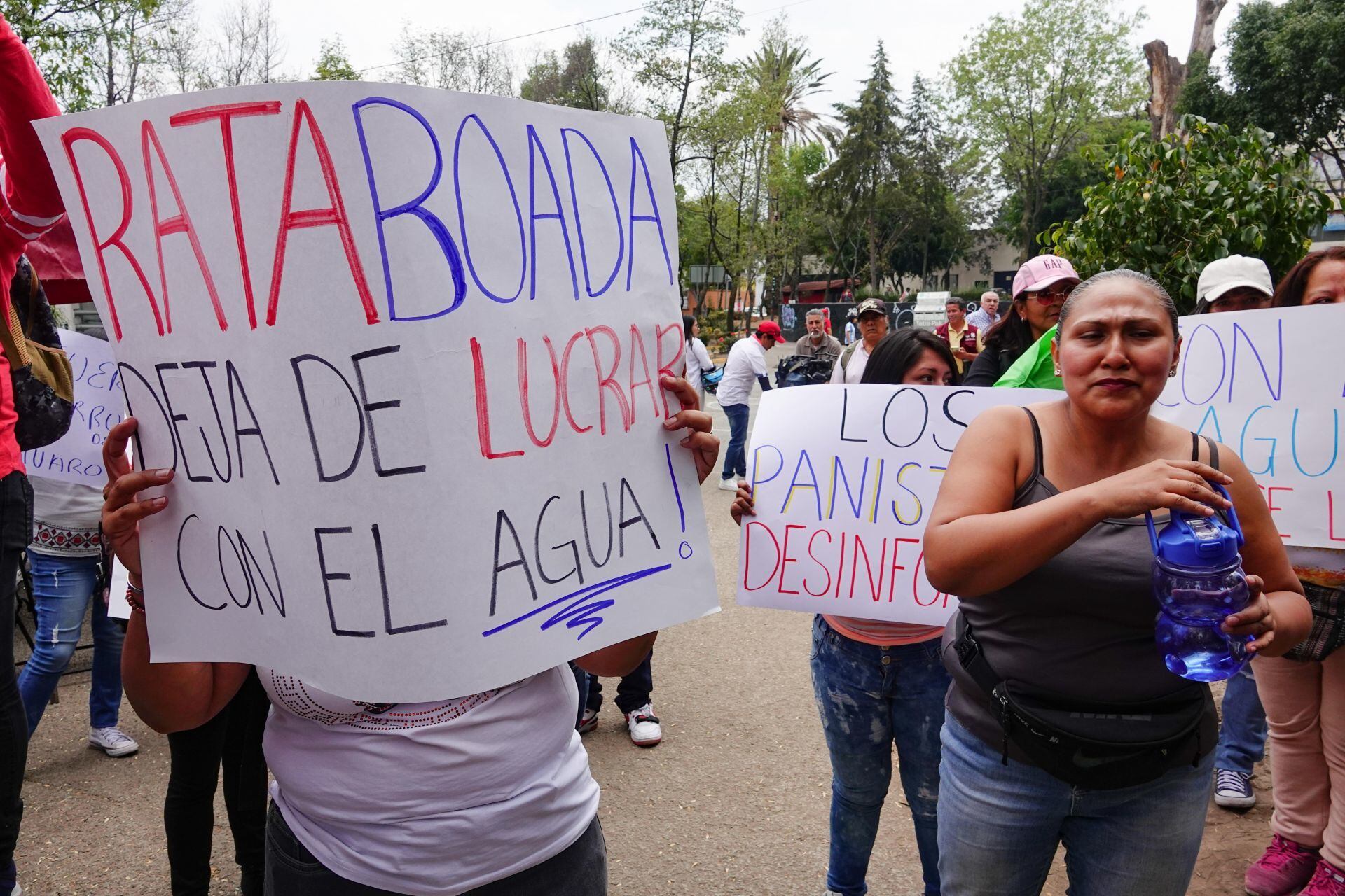 Vecinos de la Ciudad de México pidieron a Taboada no lucrar con el tema del agua.