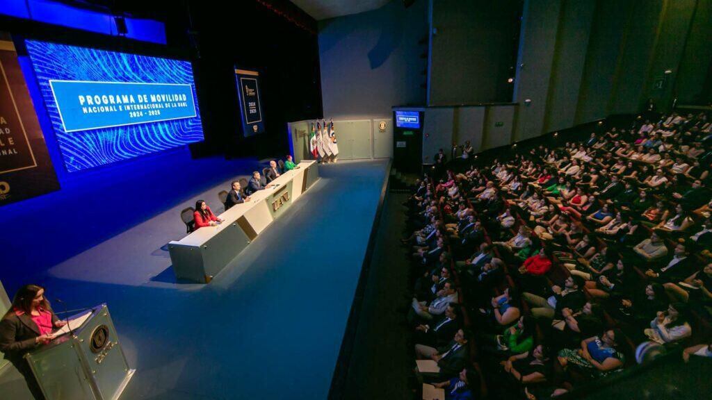 Continuarán estudiantes de la UANL su formación en el extranjero