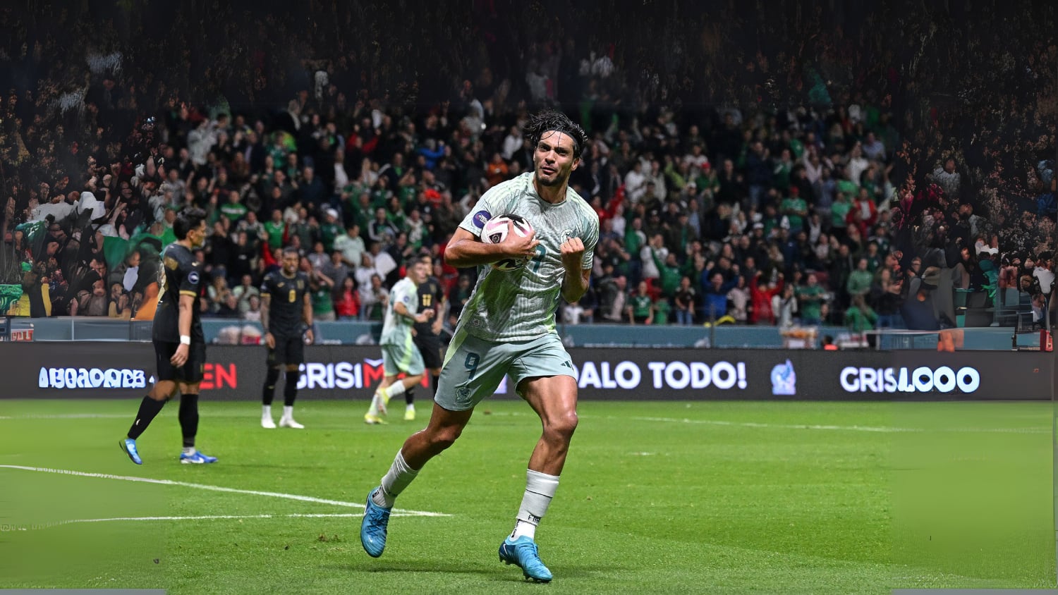 Raúl Jiménez fue convocado para el partido de México vs. Canadá de la Nations League. (Foto: Mexsport)