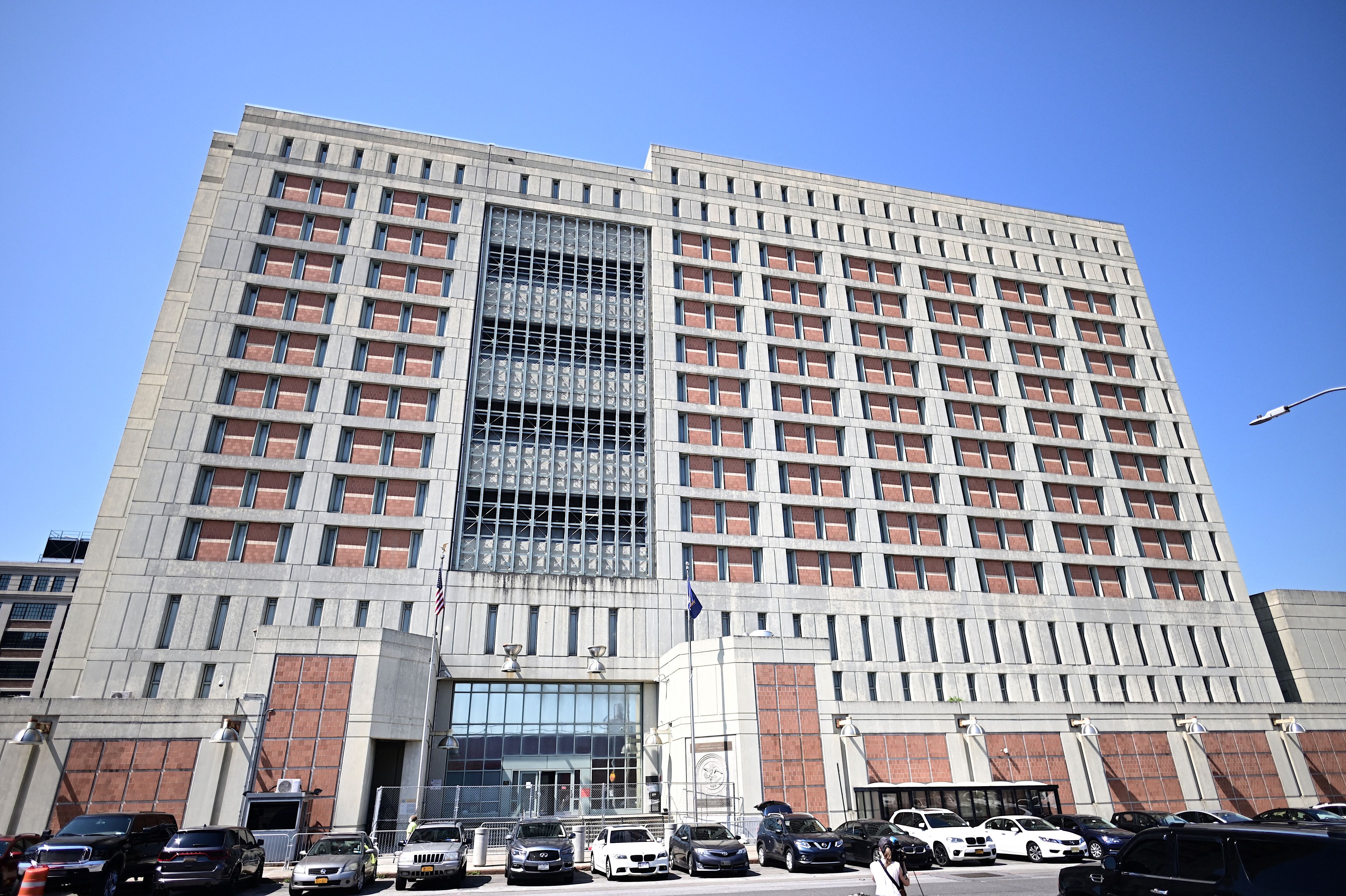 El Centro de Detención Metropolitano (MDC) en Brooklyn se inauguró en 1990.