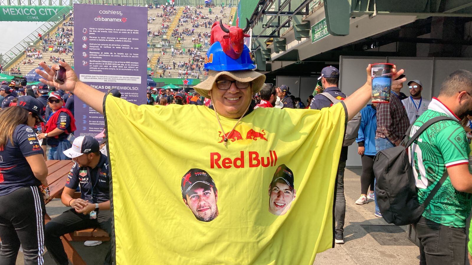 Hay fanáticos que llegaron totalmente tematizados con los colores de Red Bull. (Foto: Especial)