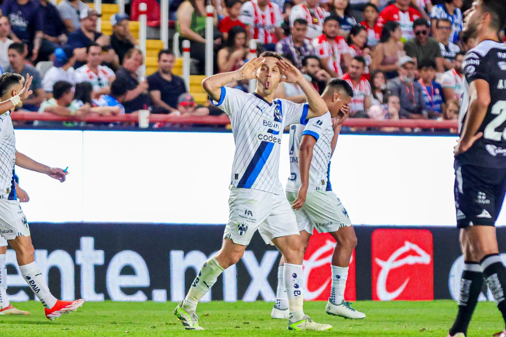 Sergio Canales marcó doblete en la goleada sobre Necaxa.(Foto: Mexsport) 