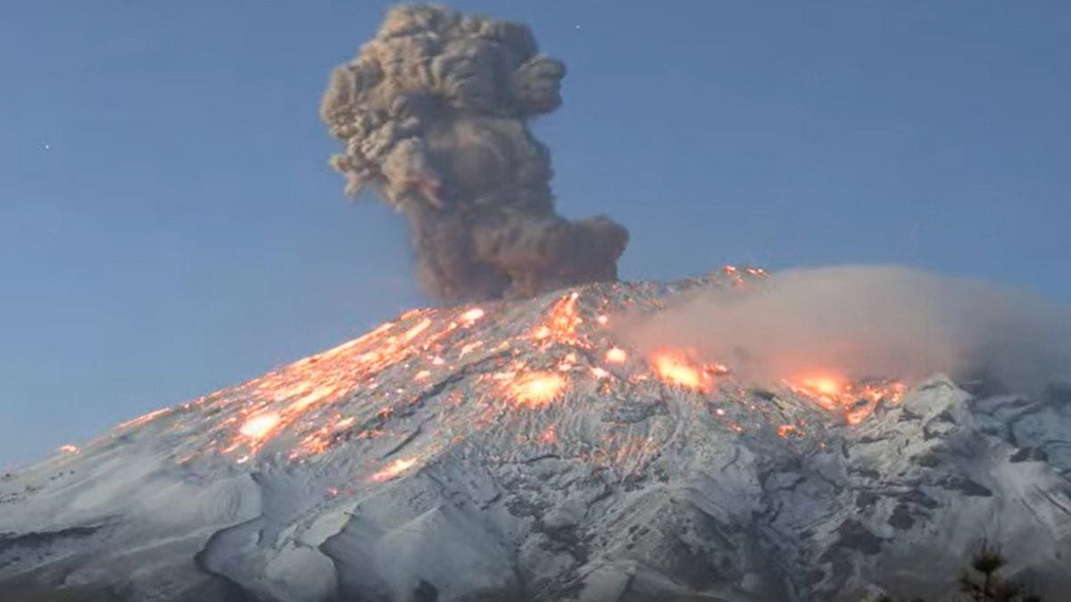 Don Goyo ‘enfurece’: Popocatépetl registra intensa explosión y dispersa ceniza en Puebla