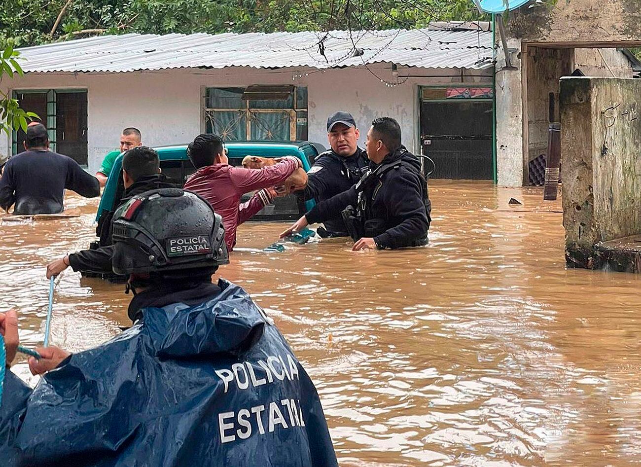 Sube a 9 la cifra de muertos por paso de ‘Grace’; deja graves afectaciones en Veracruz