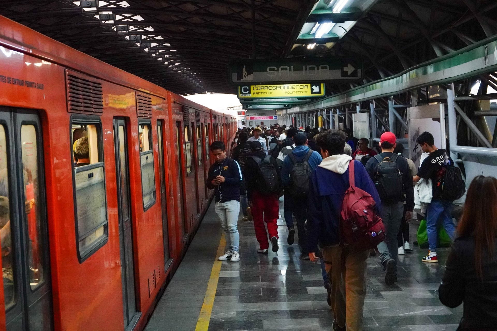 ‘Qué esperan para avanzar’: ¿Qué líneas del Metro de CDMX reportan retrasos este martes?