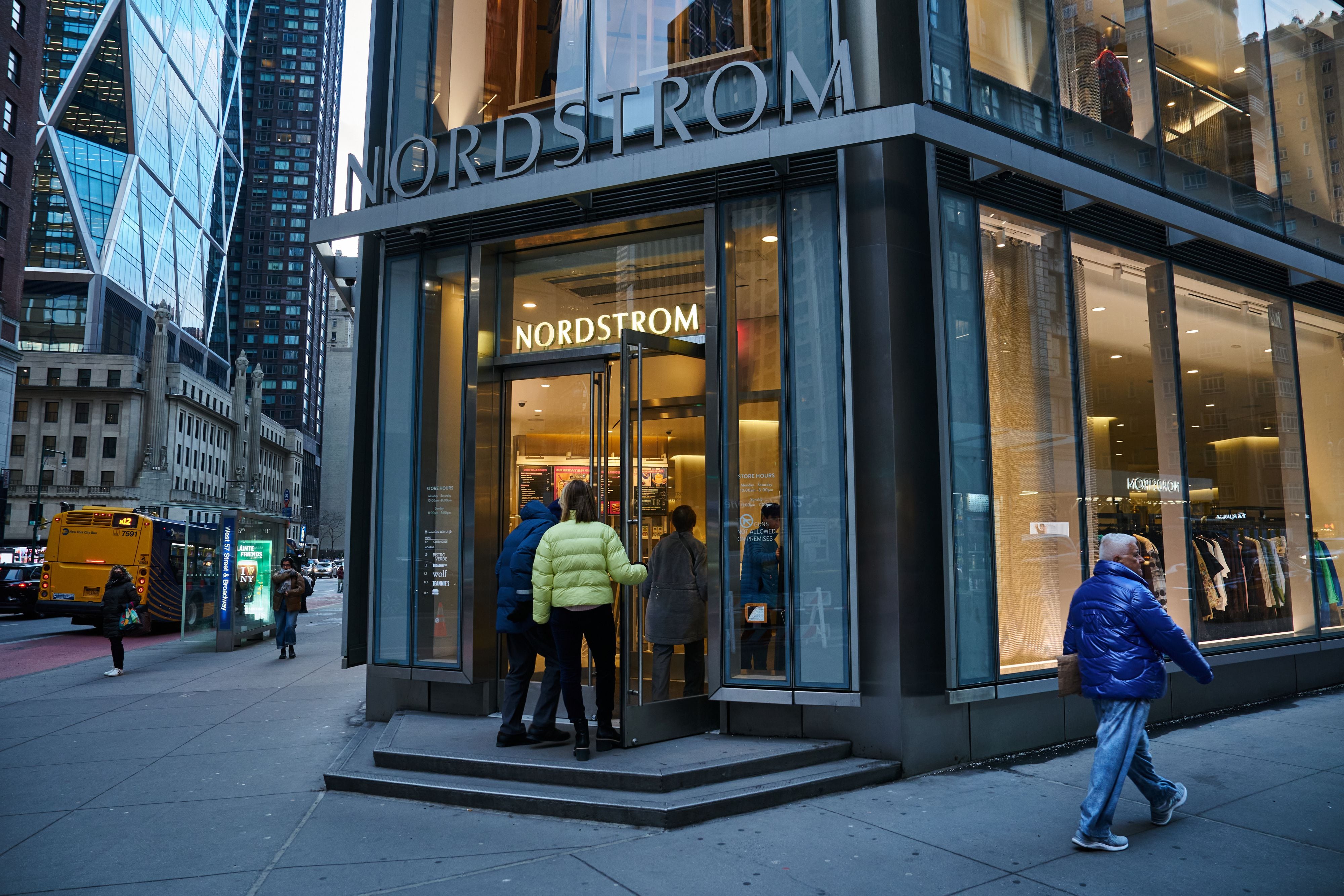 Nordstrom fue una de las compañías más afectadas por el COVID-19 y nunca pudo recuperar su nivel de ventas óptimo tras la pandemia.