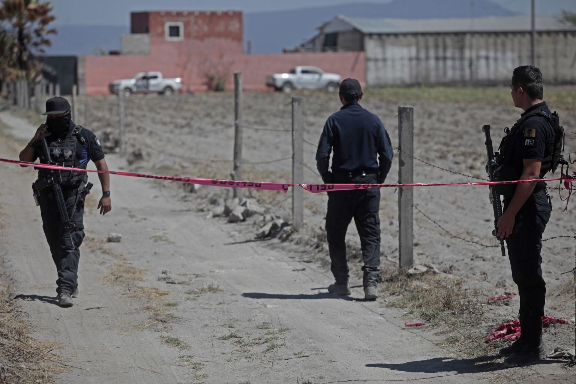 En el campo de adiestramiento del CJNG en Teuchitlán se encontraron casi 500 prendas de presuntas víctimas.