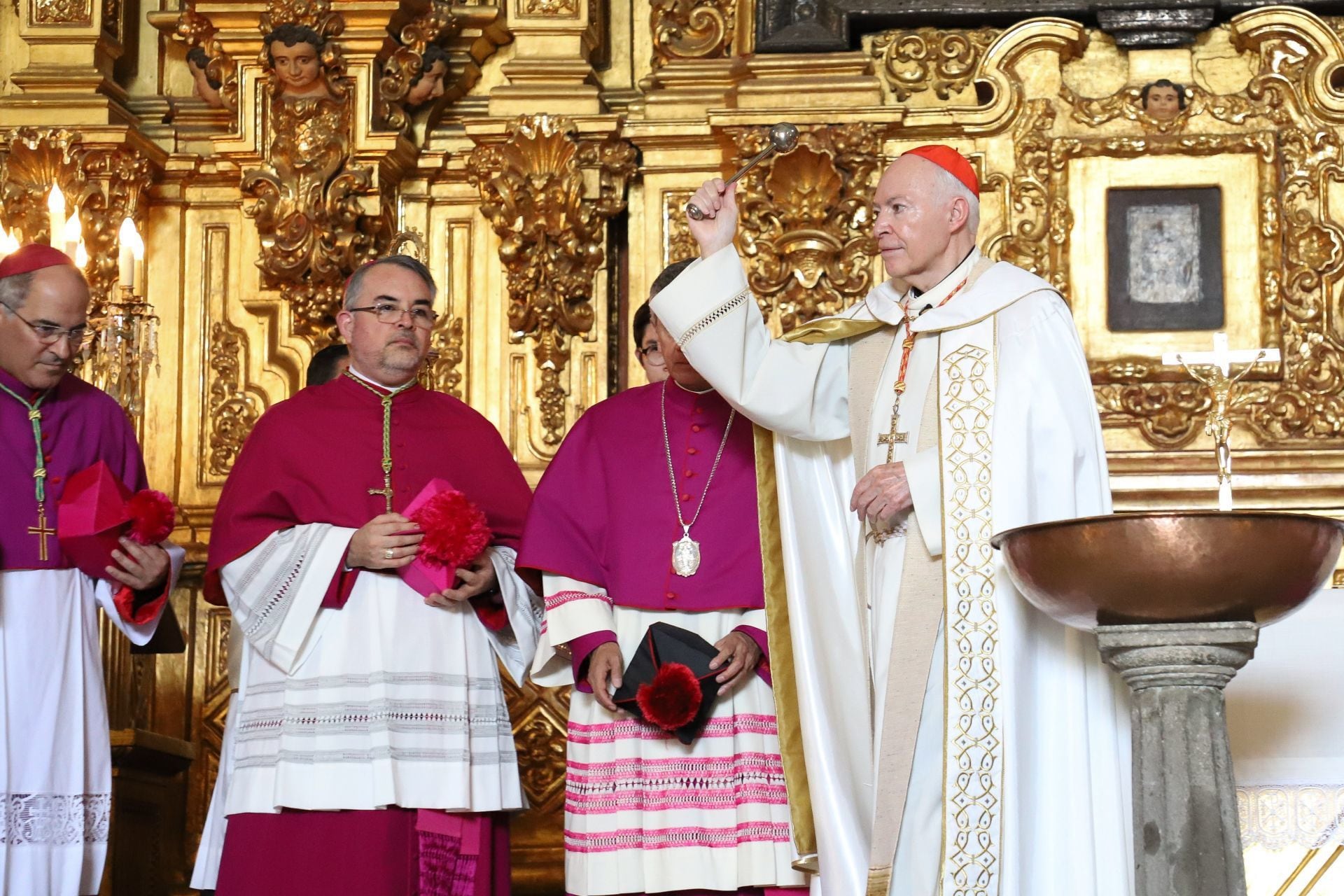 En su trayectoria dentro de la Iglesia Católica, Carlos Aguiar Retes se desempeñó como arzobispo primado de México.