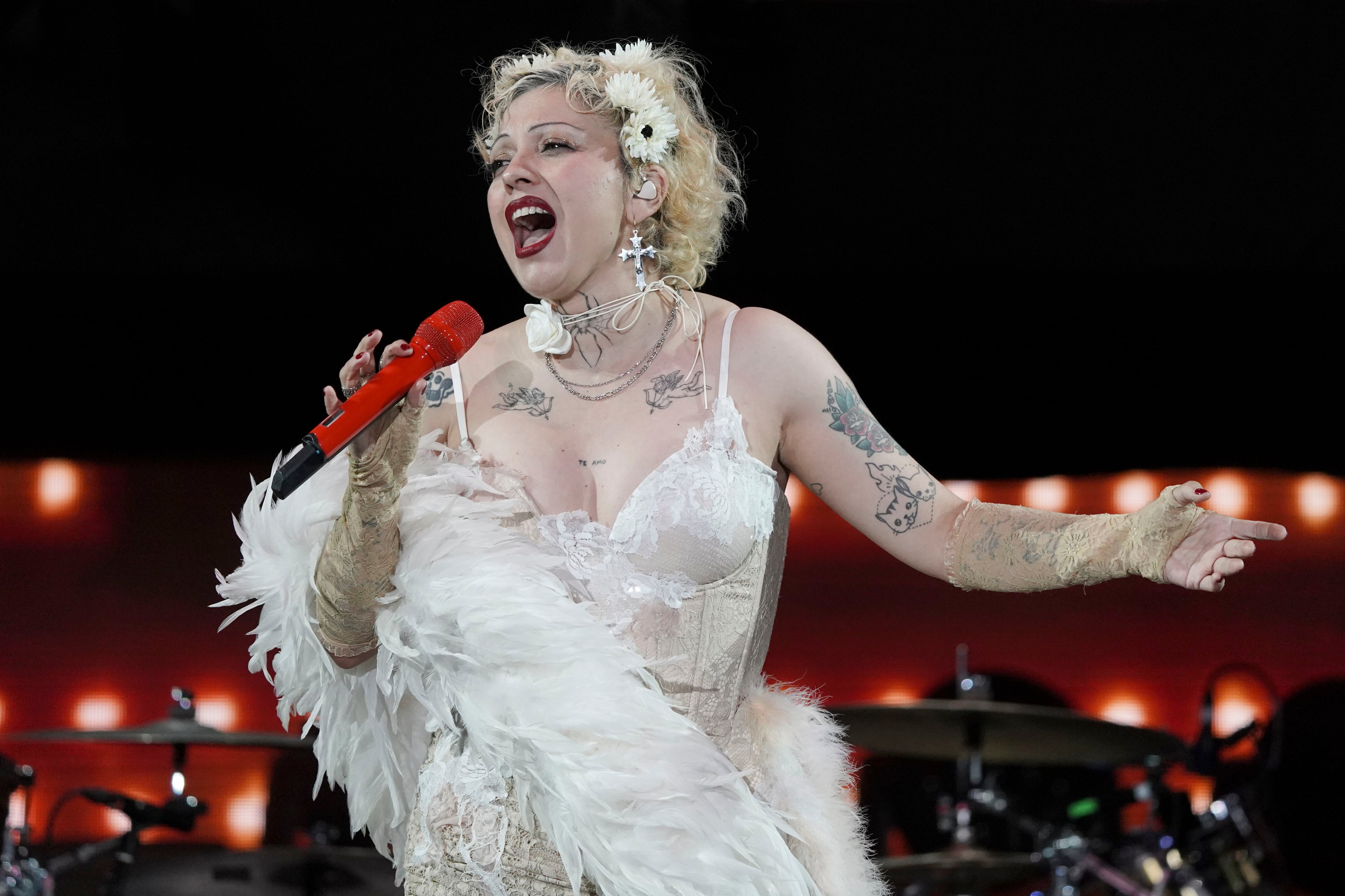 La cantante chilena Mon Laferte durante su presentación en la 25ª edición del festival de música Vive Latino en la Ciudad de México, el domingo 16 de marzo de 2025. (Foto AP/Aurea Del Rosario)