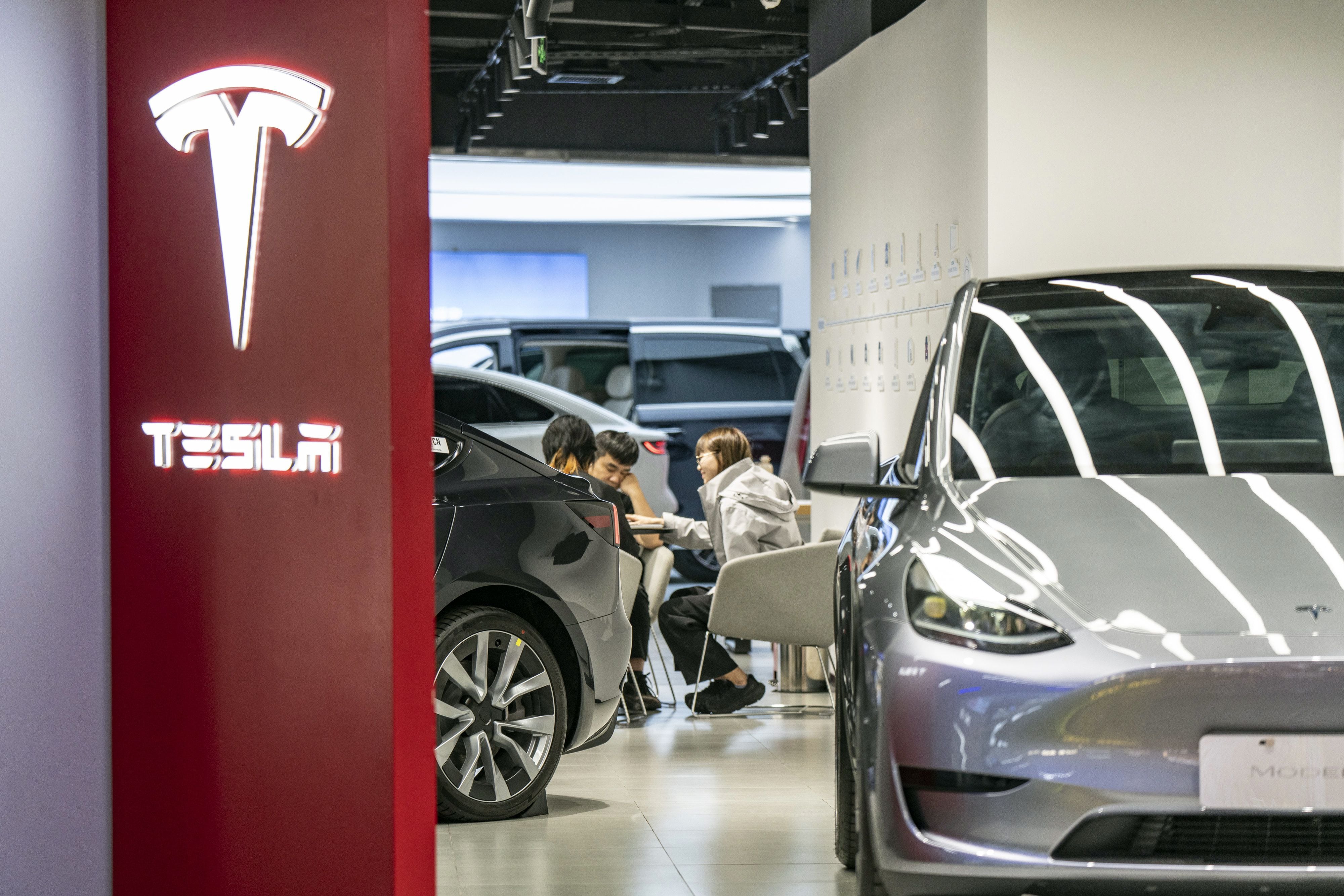 Mala racha para Tesla: Ventas de autos caen por segundo trimestre consecutivo