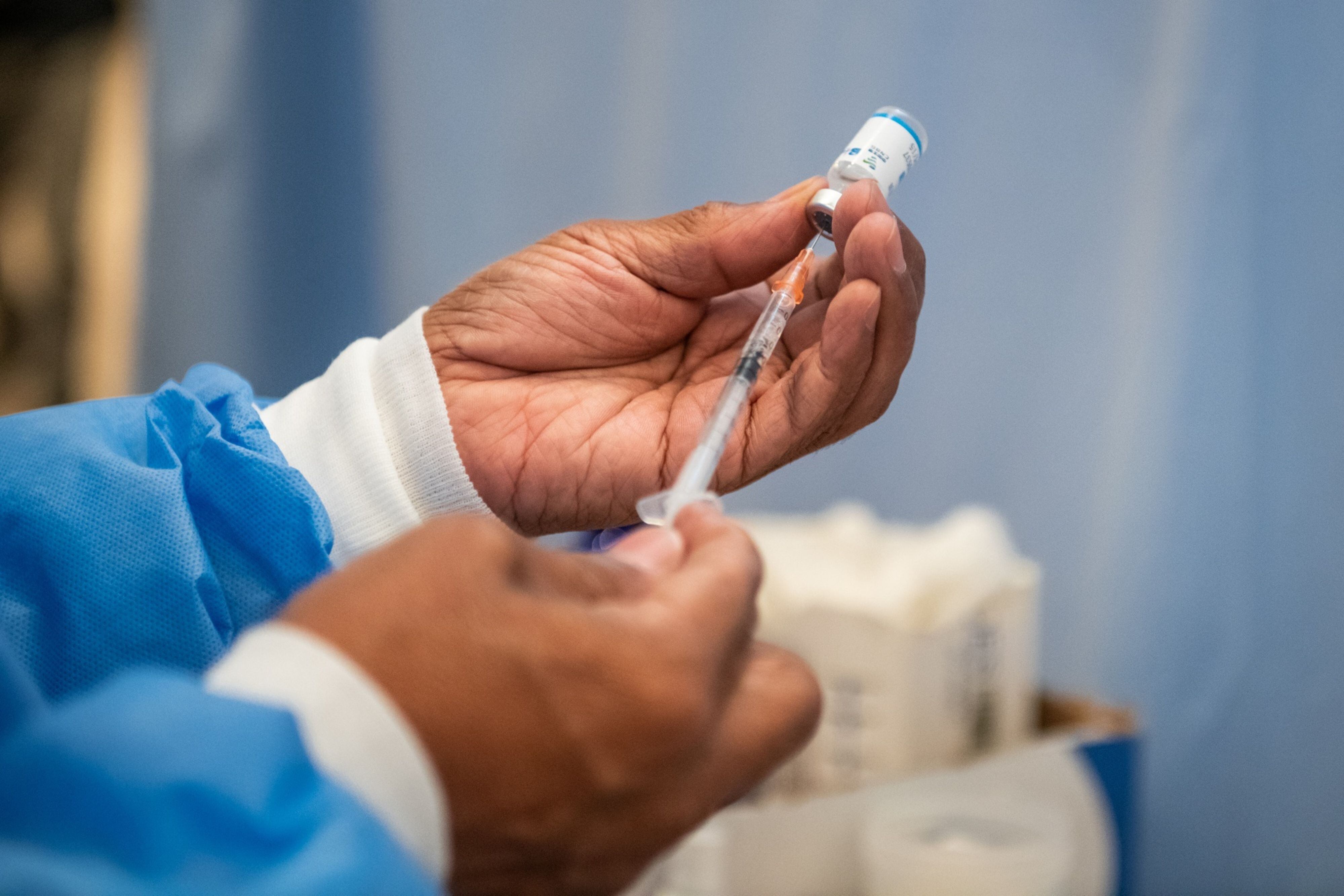 Vacuna COVID de Sinopharm, recién aprobada en México, previene enfermedad grave por Delta 
