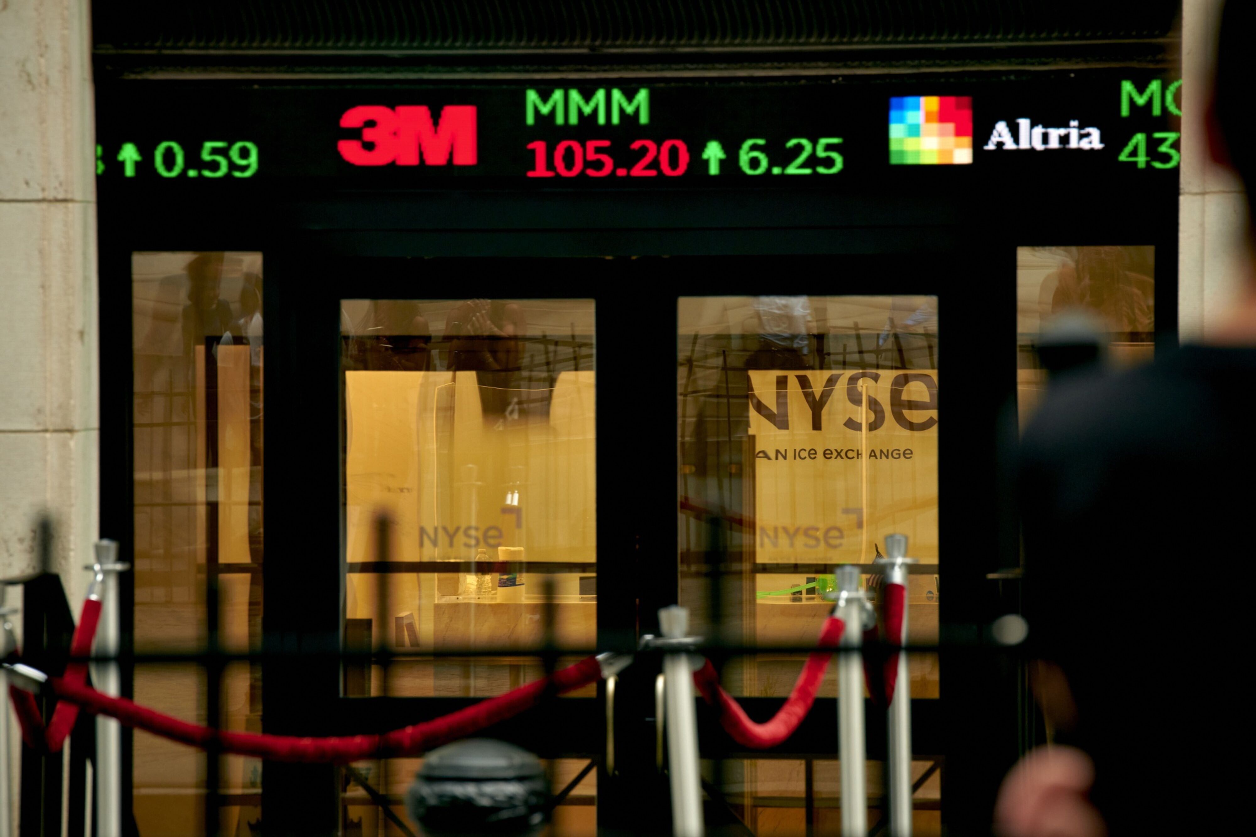 Wall Street está ‘en calma’ previo a las minutas de la Fed