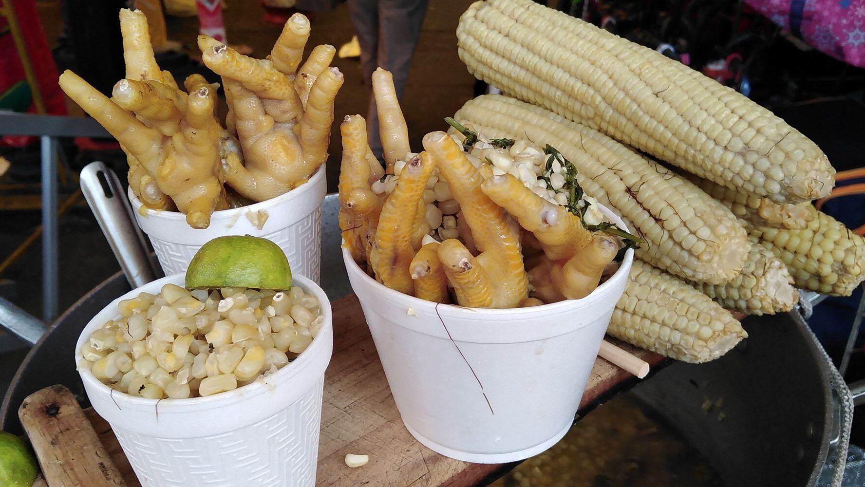 Las patitas de pollo también se utilizan para hacer caldo de pollo. (Foto: Shutterstock).