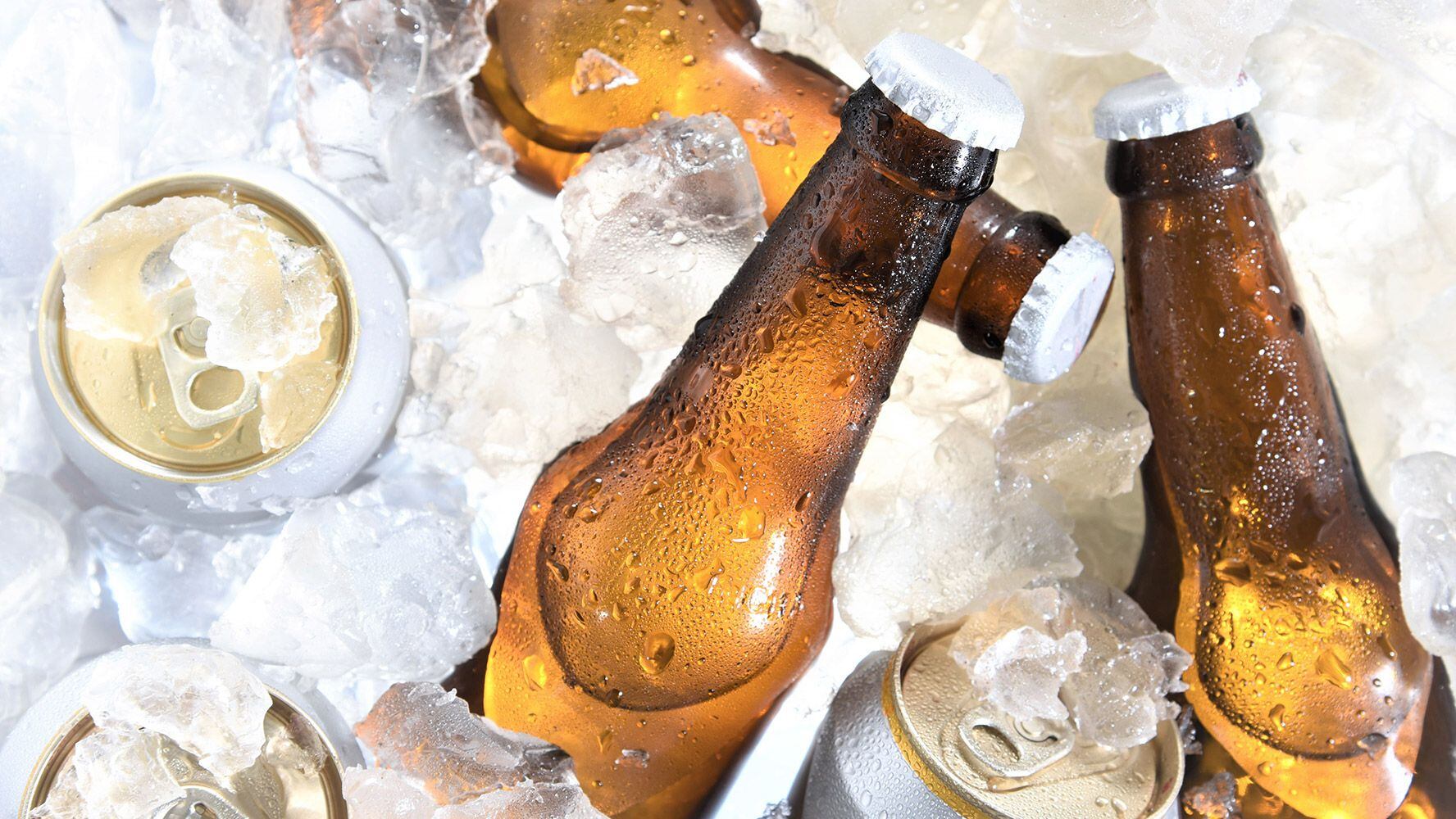 La cerveza en lata o vidrio conserva de forma diferente la temperatura. (Foto: Shutterstock).