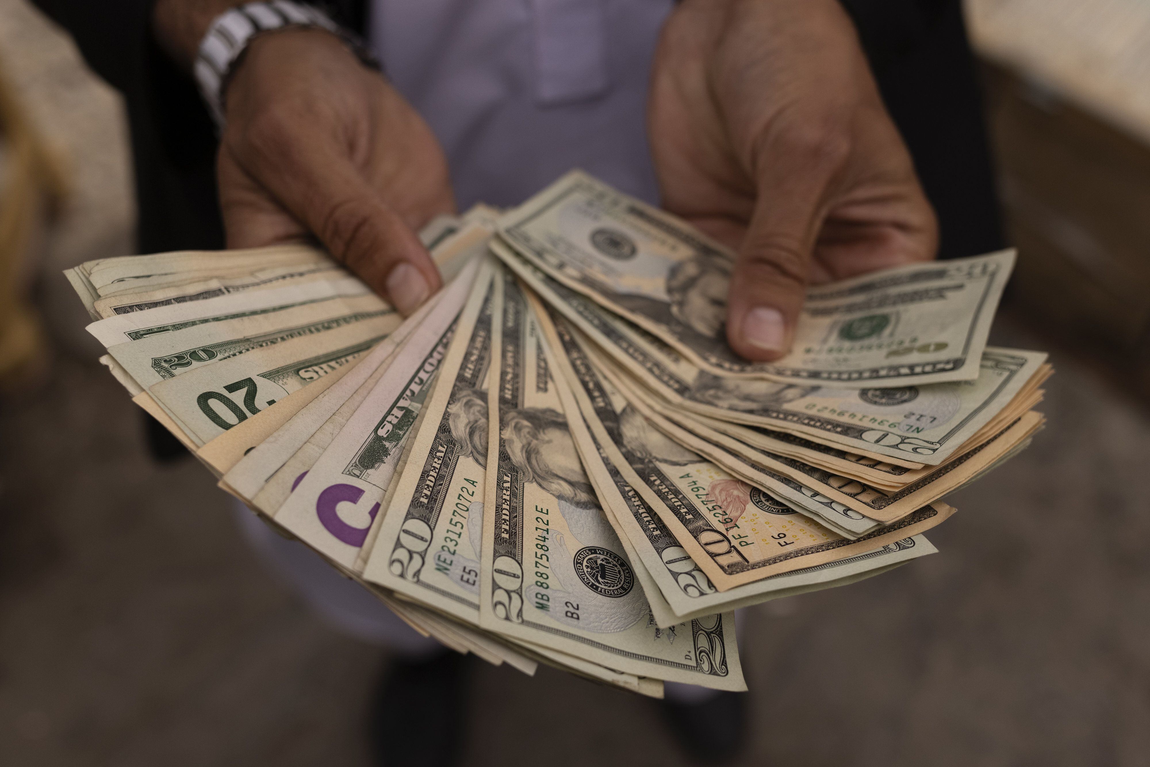 Una ‘sobadita’ para el dólar: tiene su peor día en más de 10 años