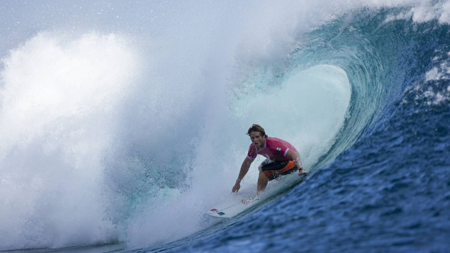 Alan Cleland Quiñonez, de México, participó en surf de los Juegos Olímpicos, en Teahupo'o, Tahití. (AP Foto/Gregory Bull)