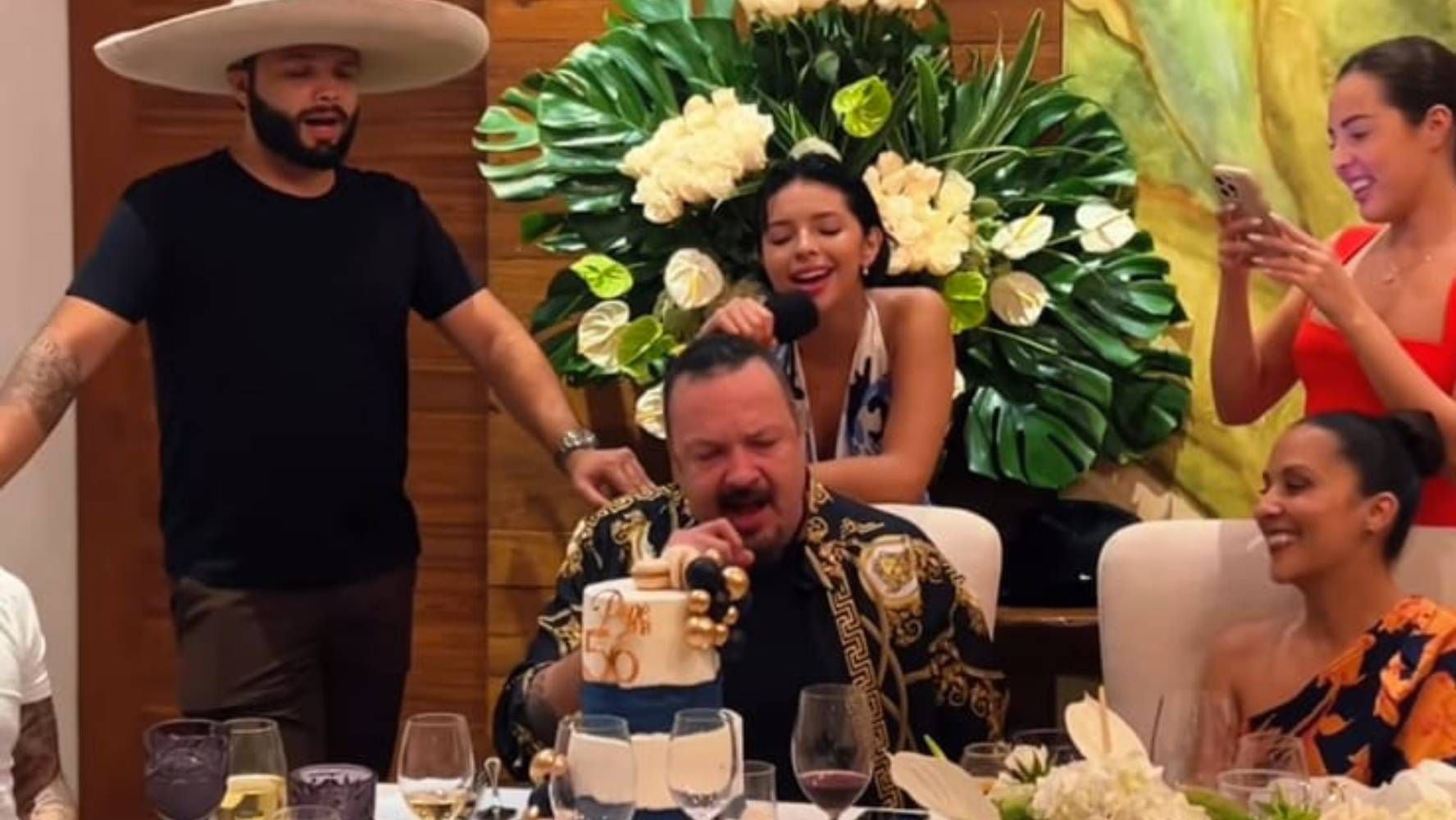 'Las Mañanitas' fueron entonadas por sus hijos en un momento muy especial. (Foto: Instagram @pepeaguilar_oficial).