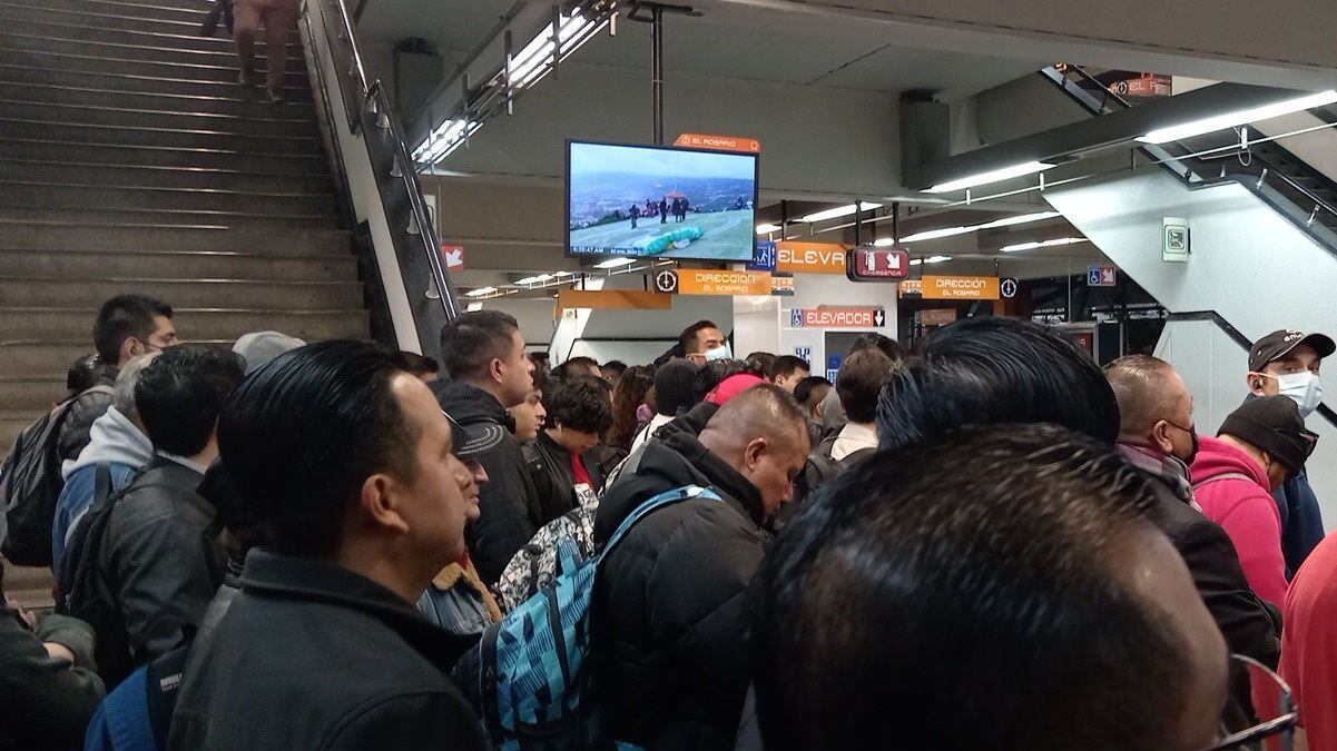 ¿Por qué la Línea 8 del Metro de CDMX no se mueve? Estas fallas reporta este miércoles