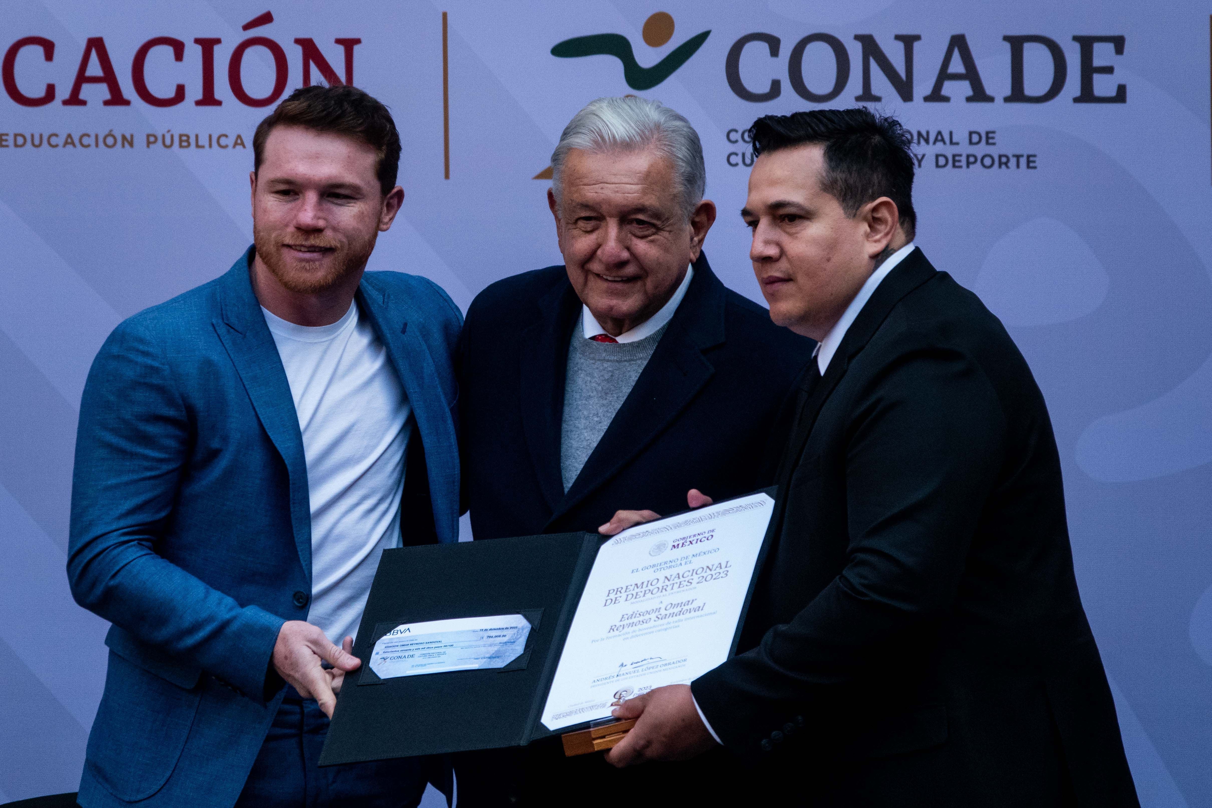 'Canelo' Álvarez estuvo presente en el reconocimiento al entrenador Eddy Reynoso. (Foto: Cuartoscuro)