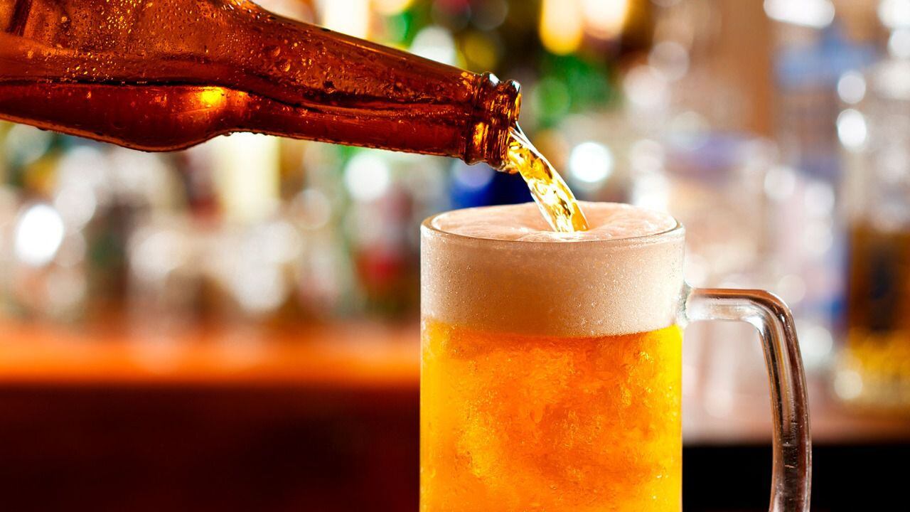 ¿Cerveza en vaso o en botella? Te decimos cómo es mejor beber tu chela