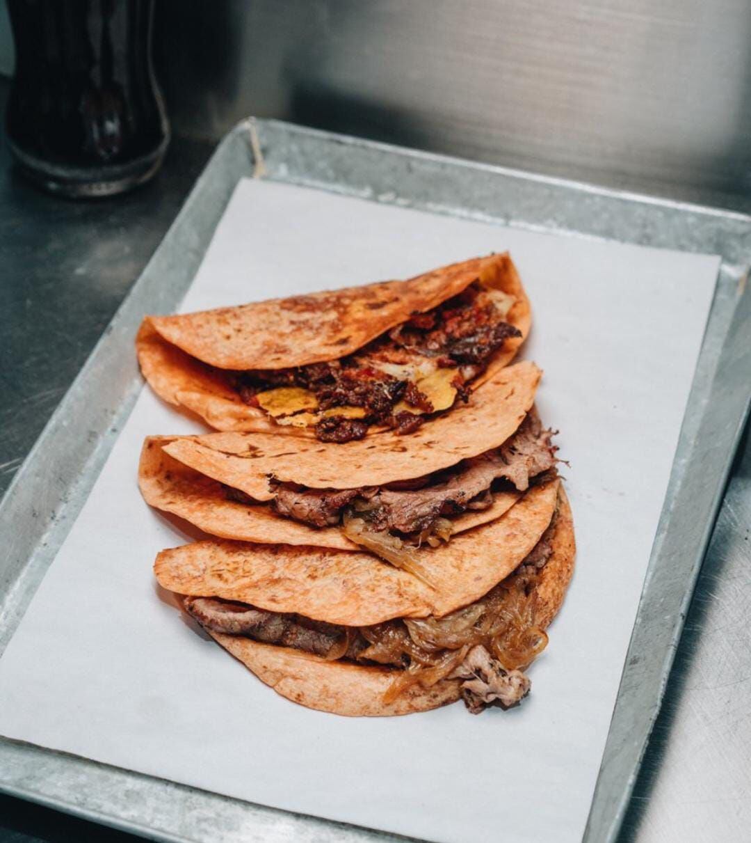 Los Alexis ofrecen tacos estilo norteño. (Foto: Instagram @tacoslosalexis)