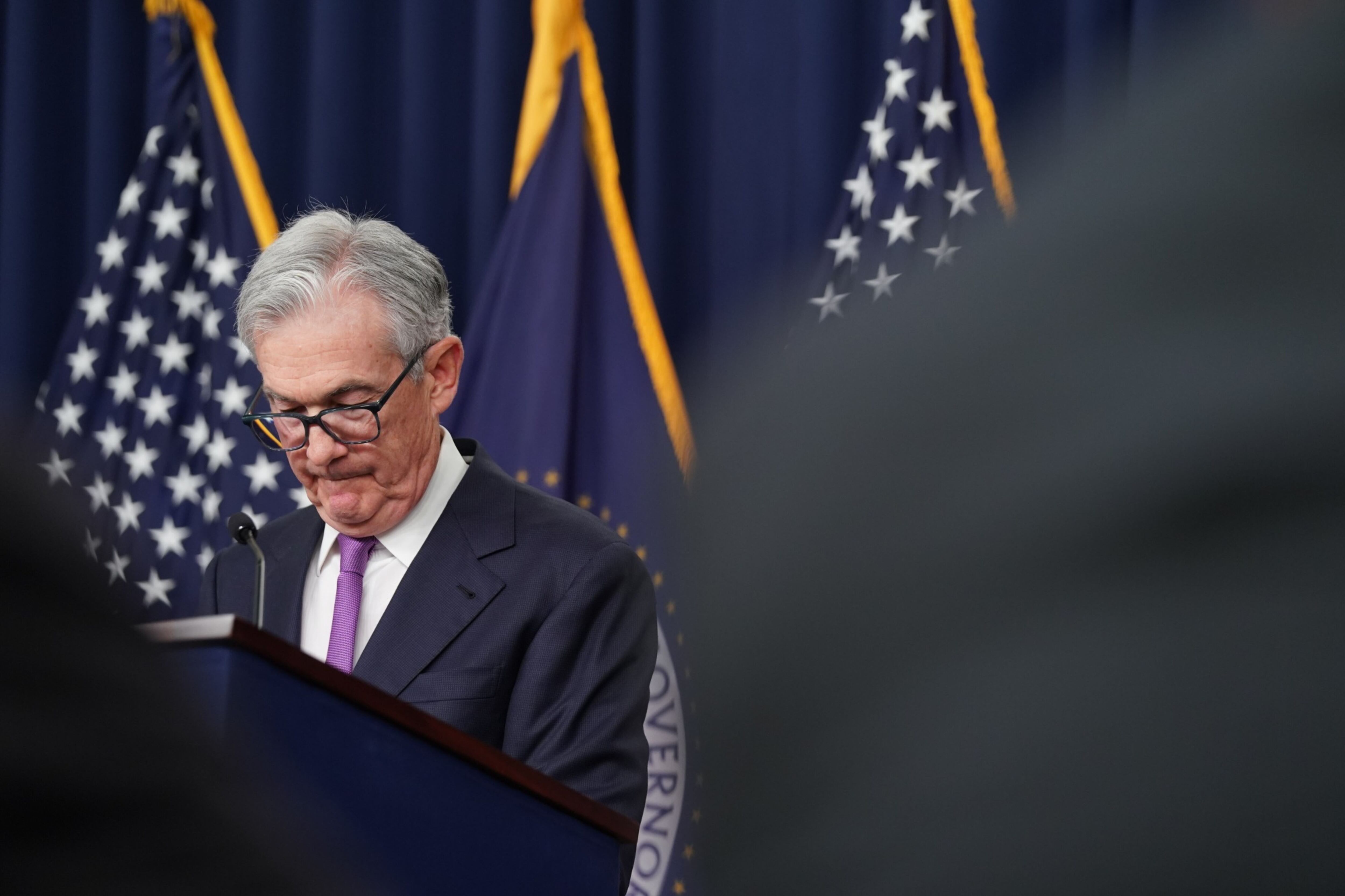 Ni la Fed se pone de acuerdo: Difieren sobre subir o ‘congelar’ la tasa de interés