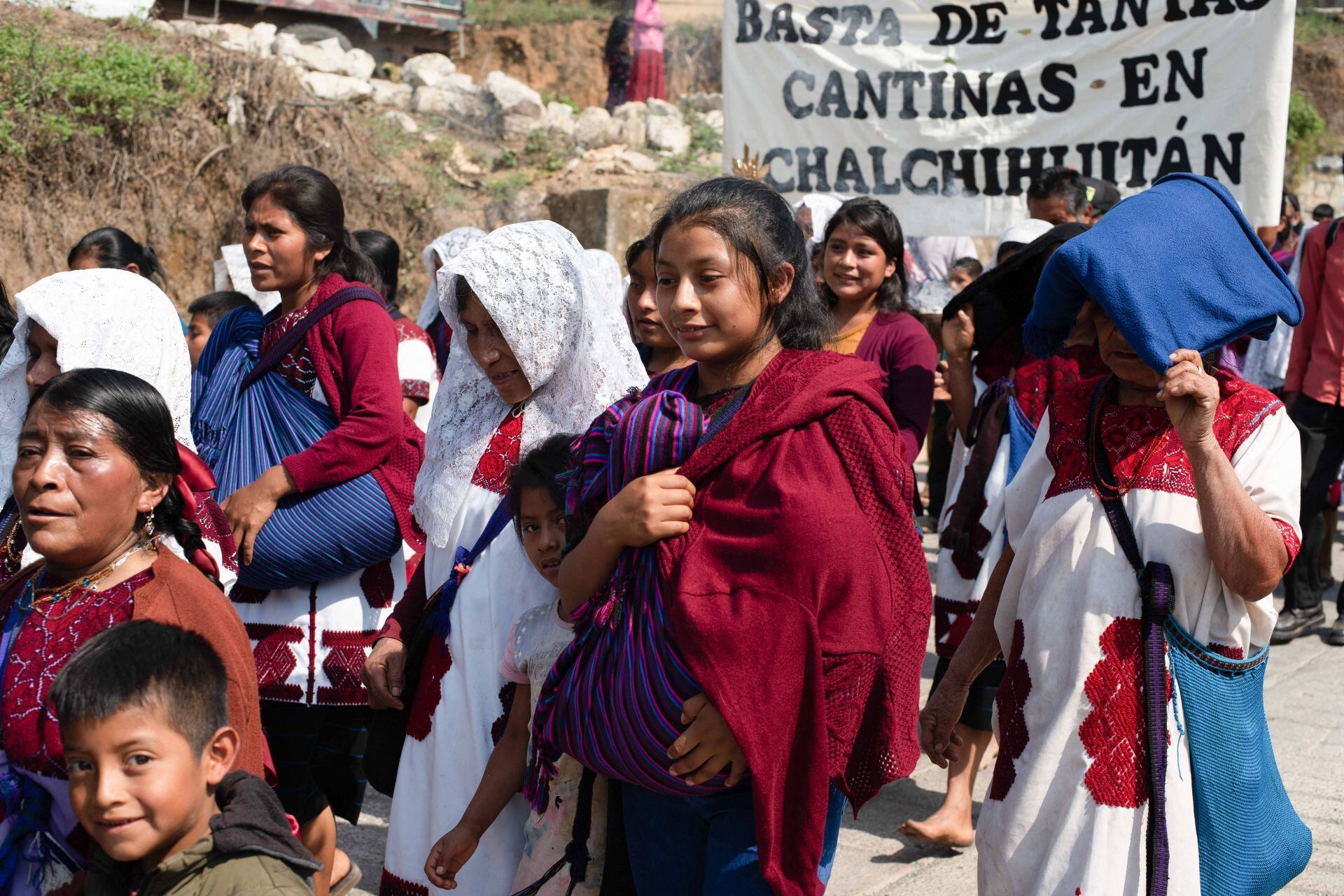 Indígenas mayas tzotziles de Chalchiuitán, Chiapas, protestaron este sábado para exigir un freno al narcotráfico. 