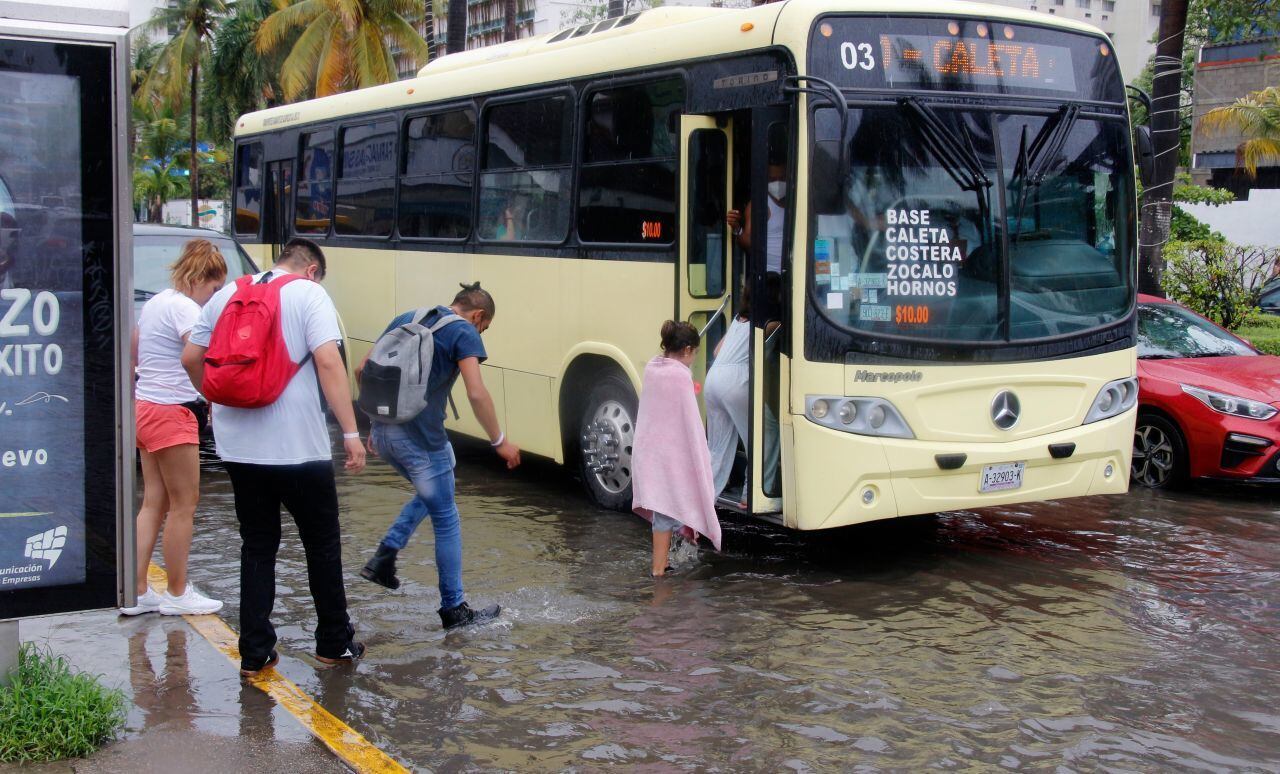 Tormenta tropical ‘Dolores’ enciende alertas en Jalisco y Guerrero