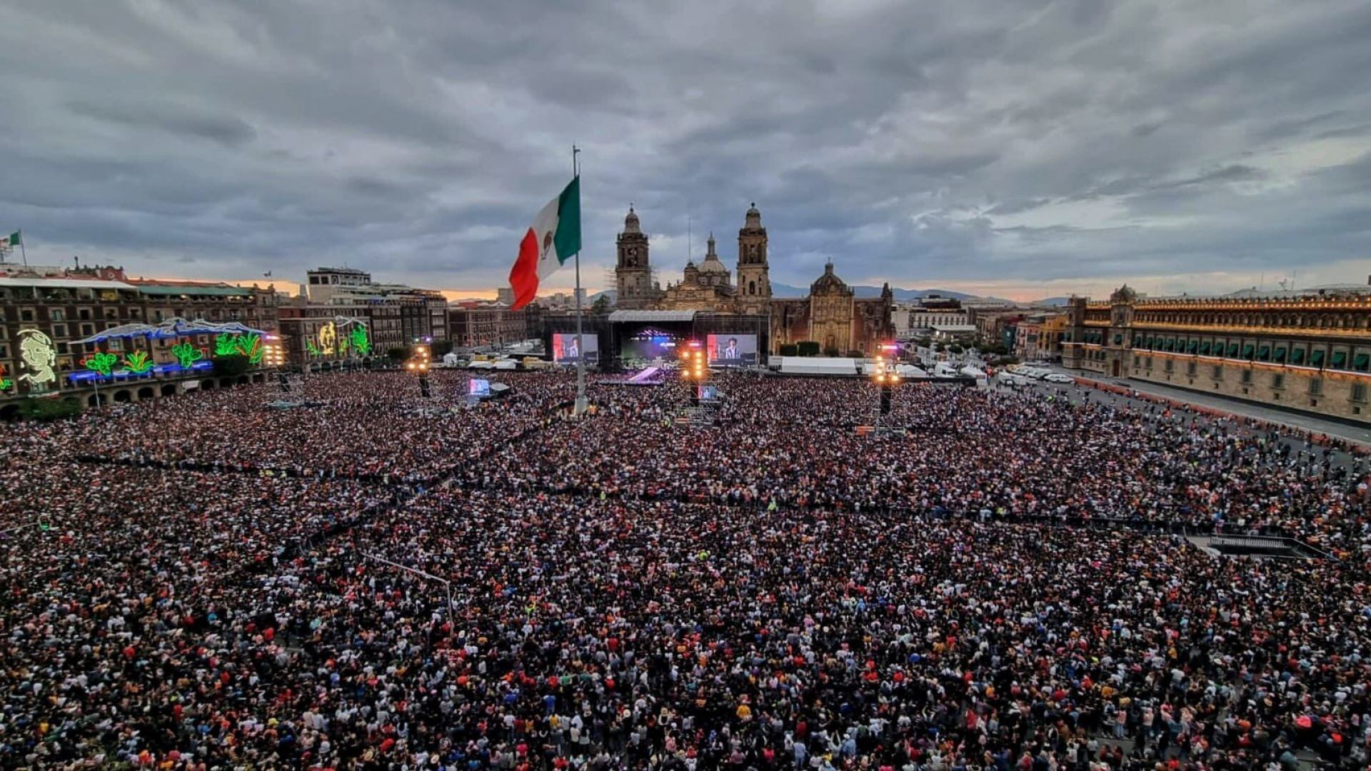 Grupo Firme dio uno de sus conciertos más grandes en el Zócalo de la CDMX.