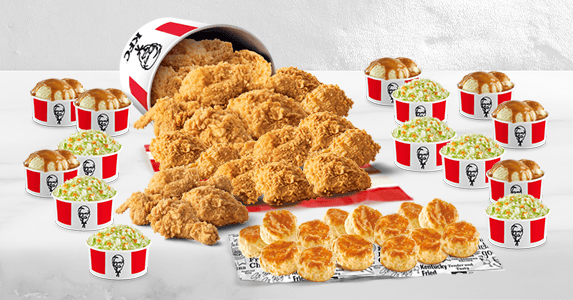 KFC ofrece cubetas de pollo frito, puré de papa, pan, hamburguesas y más. (Captura: KFC)