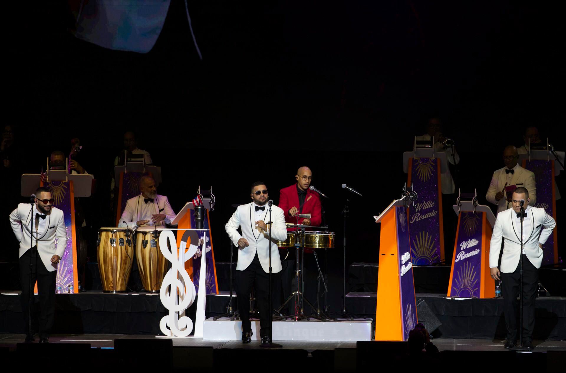 Artistas de la talla de Gilberto Santa Rosa y Tony Vega rindieron homenaje este sábado al cantante y compositor Willie Rosario en su centenario con el concierto ¡Los 100 años de Willie Rosario! en el Coliseo de Puerto Rico.