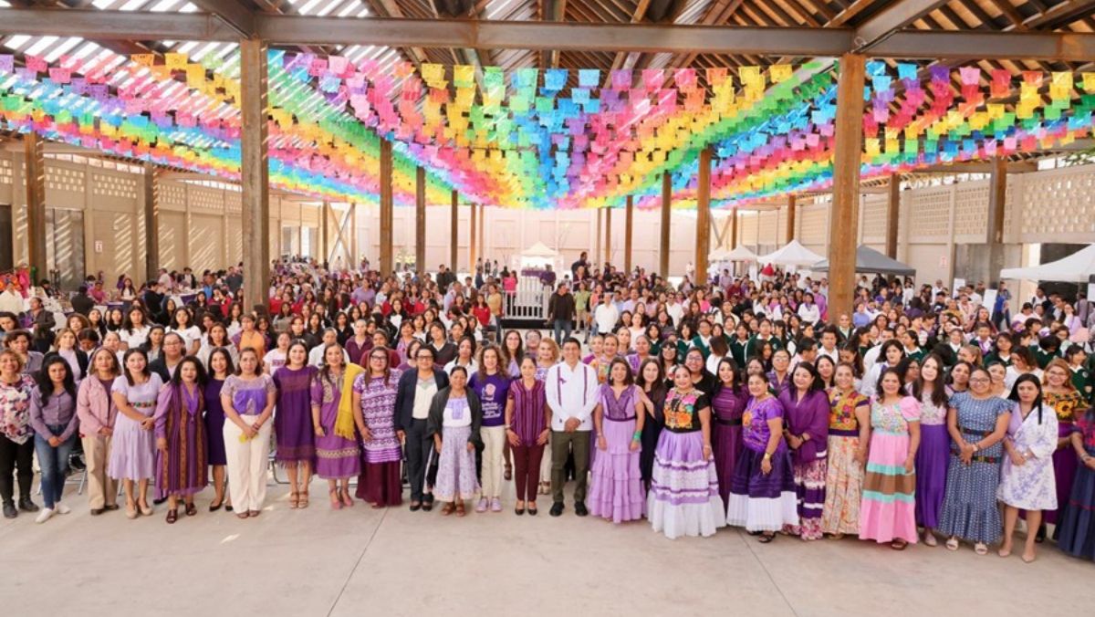 Salomón Jara reconoce aportación de las mujeres a la transformación de Oaxaca