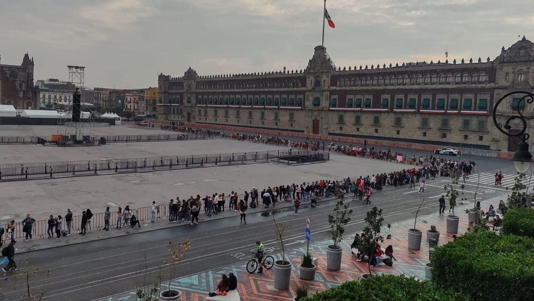 La mañana del 25 de septiembre se registró el inicio de la fila para acceder al Zócalo capitalino. (Foto: Facebook / @Instituto de la Juventud)