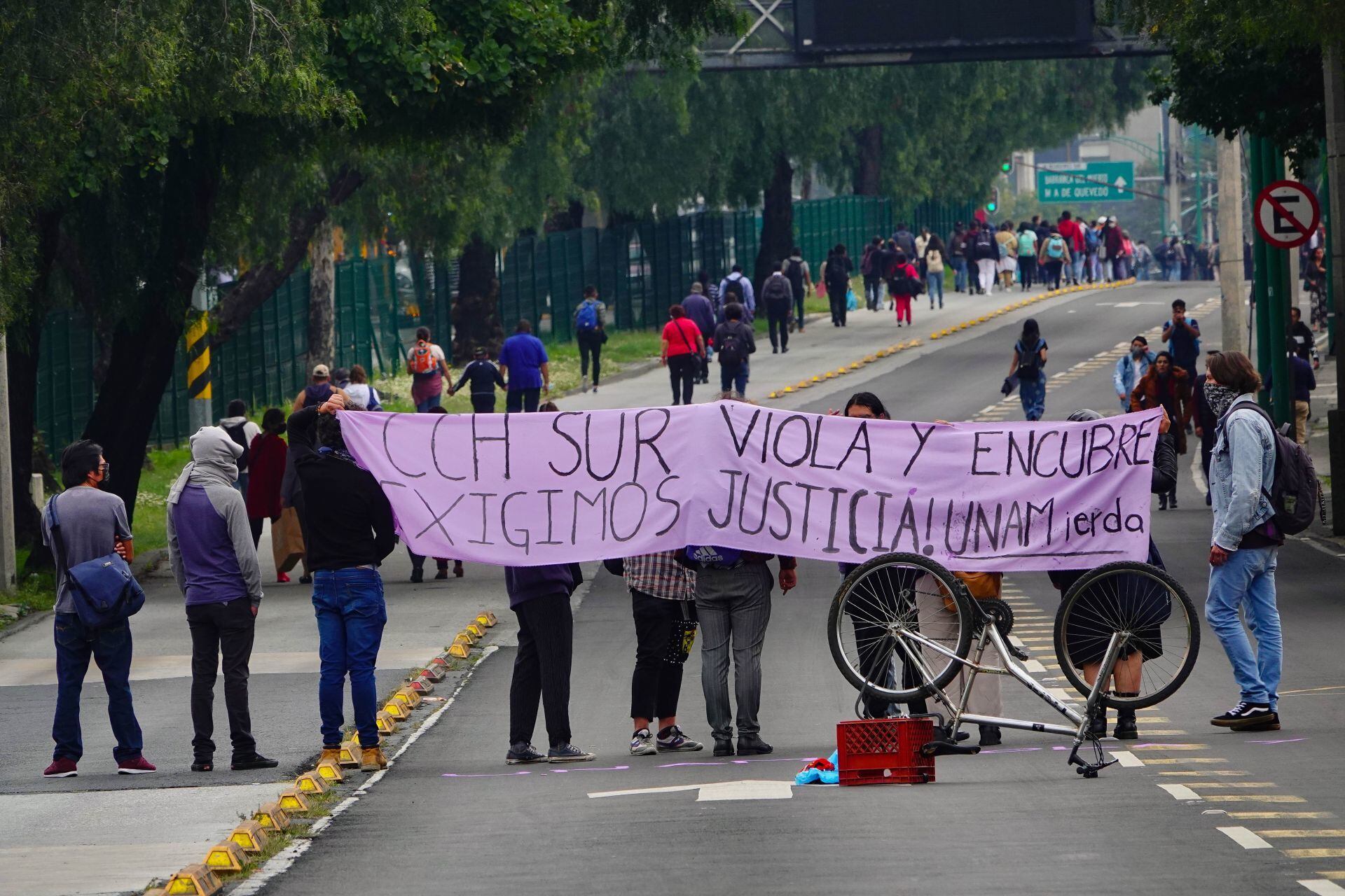 Alumnas de CCH Sur protestan en Rectoría por abuso sexual contra una compañera