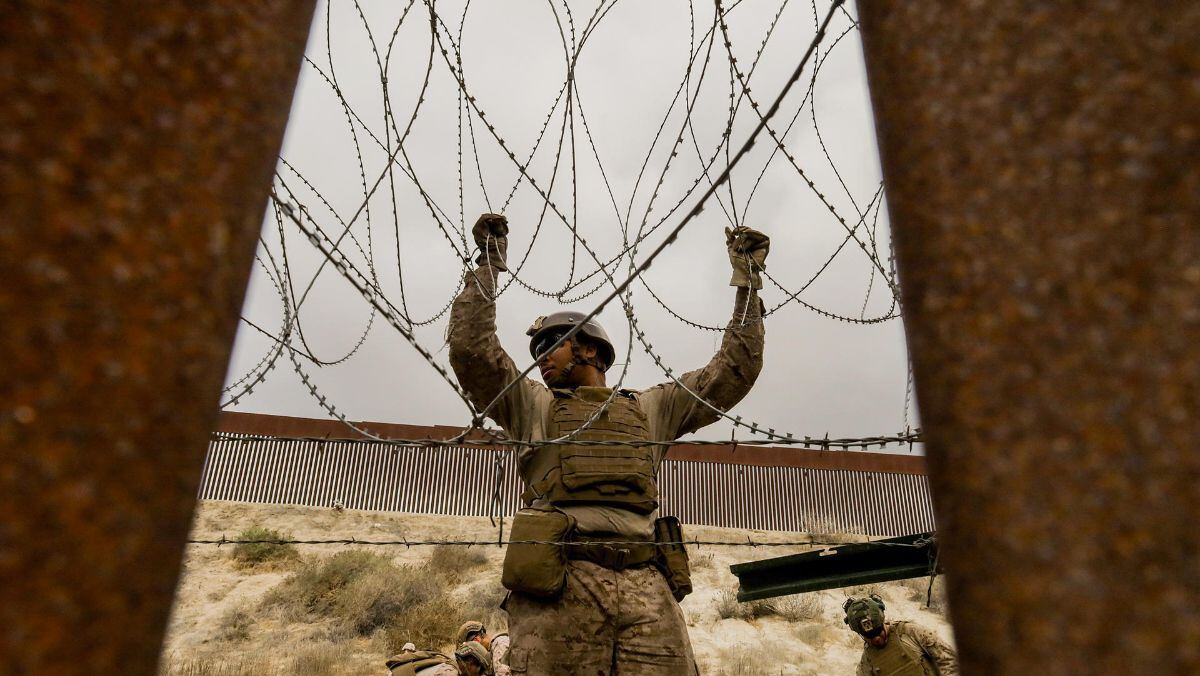 Con alambre de púas, Trump ordena reforzar el muro fronterizo entre San Diego y Tijuana (FOTOS)