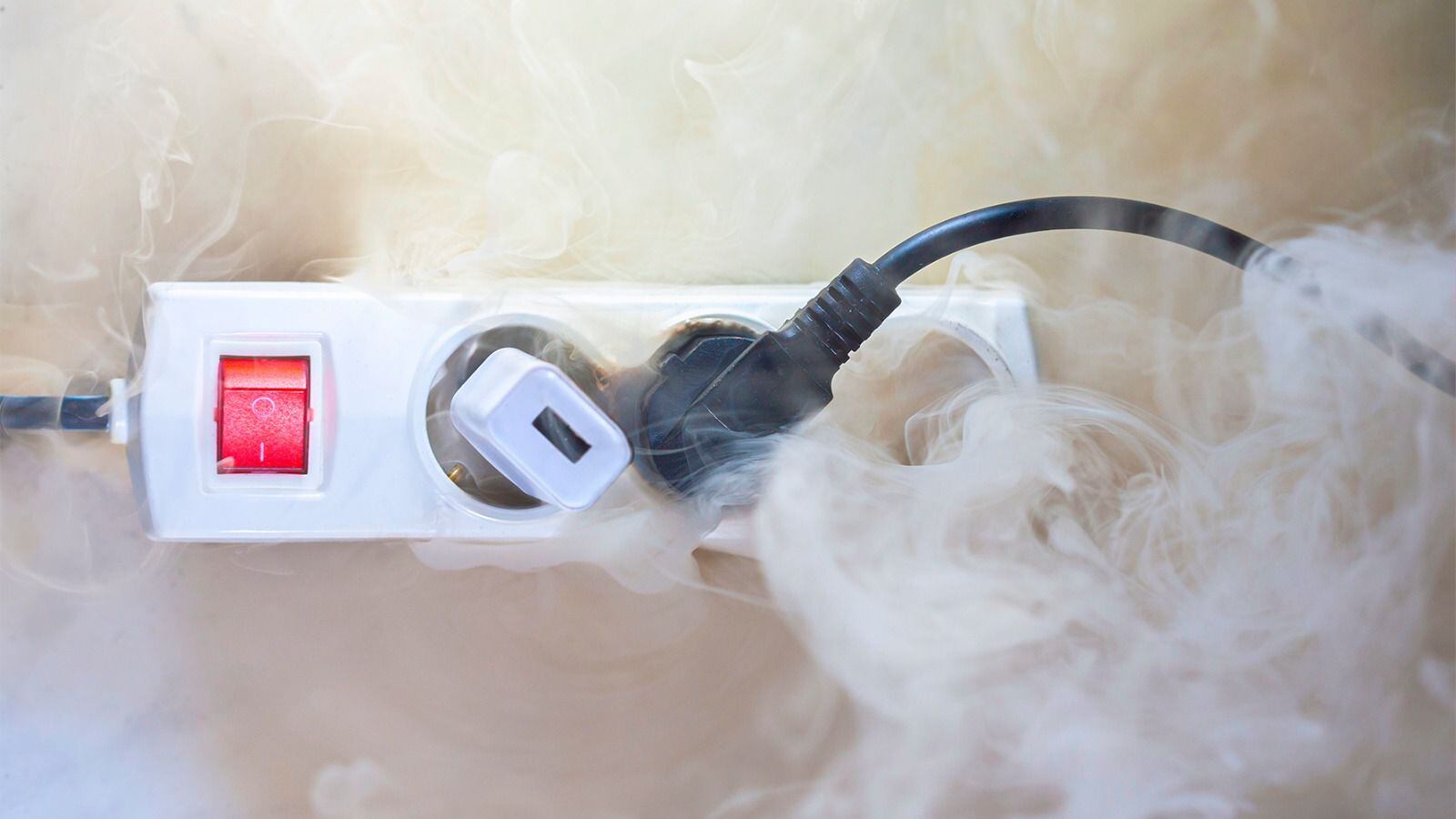 Conoce cómo prevenir las descargas eléctricas en casa. (Foto: Shutterstock)