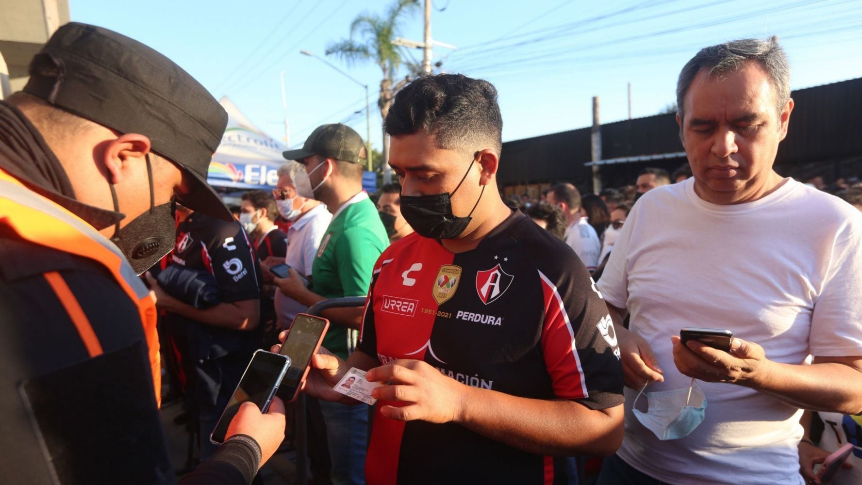 Para tener el registro del Fan ID se deben dar datos personales como fotografías del rostro y de una identificación oficial. (Foto: Archivo)