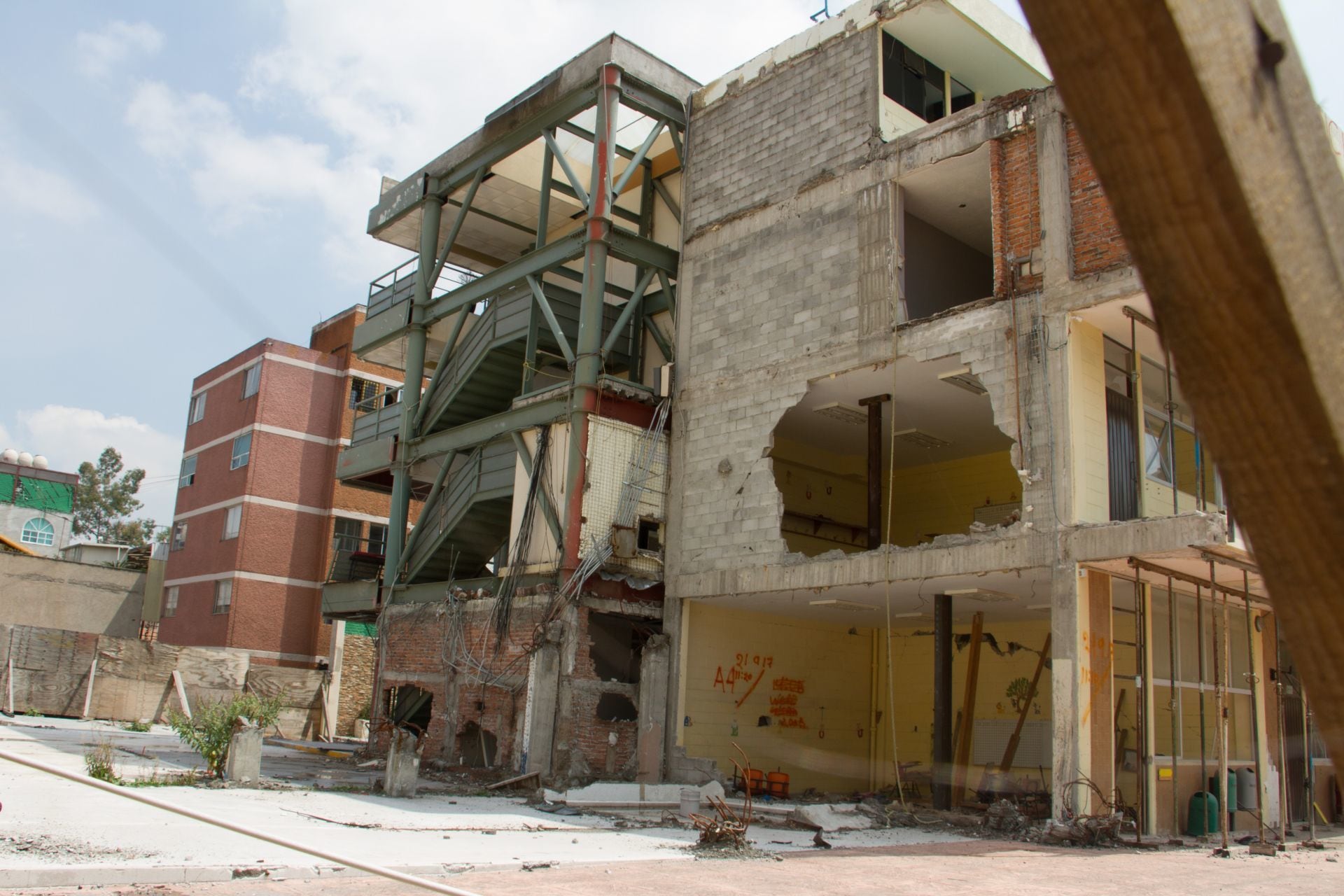 Uno de los inmuebles que sufrió daños en el sismo del 19 de septiembre de 2017 fue el Colegio Rébsamen, en la colonia Nueva Oriental Coapa.
