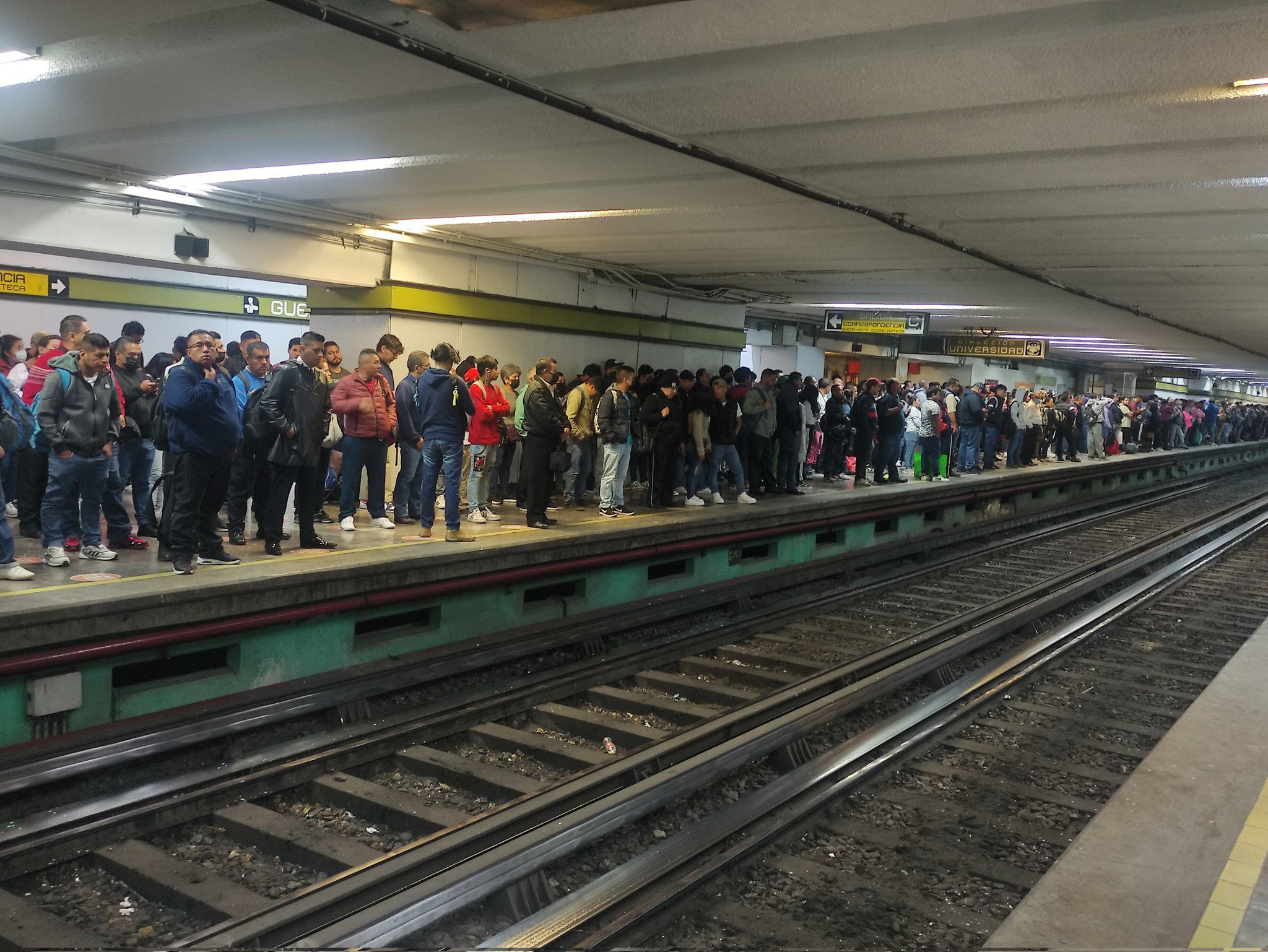 Líneas 3, 6, 9 y B del Metro lentas, saturadas y con retrasos de hasta 20 minutos 