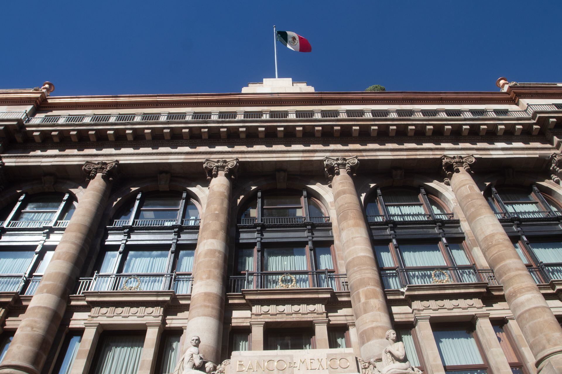 Estos son los riesgos para el sistema financiero de México, según Banxico y Moody’s