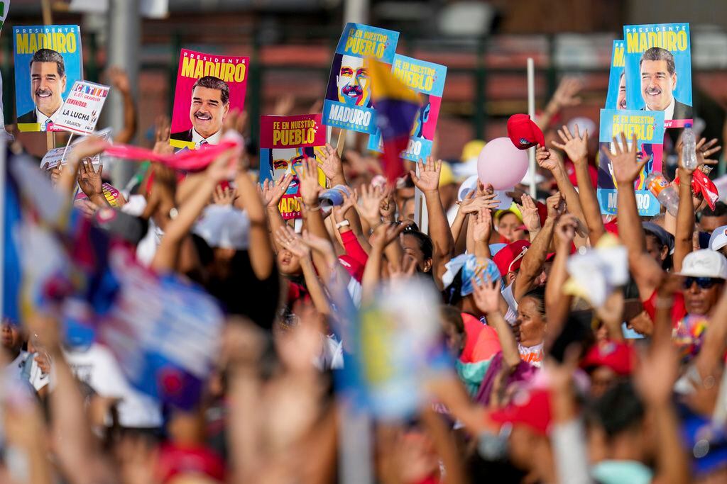 Seguidores del presidente Nicolás Maduro durante su cierre de campaña en Caracas, Venezuela, el jueves 25 de julio de 2024.