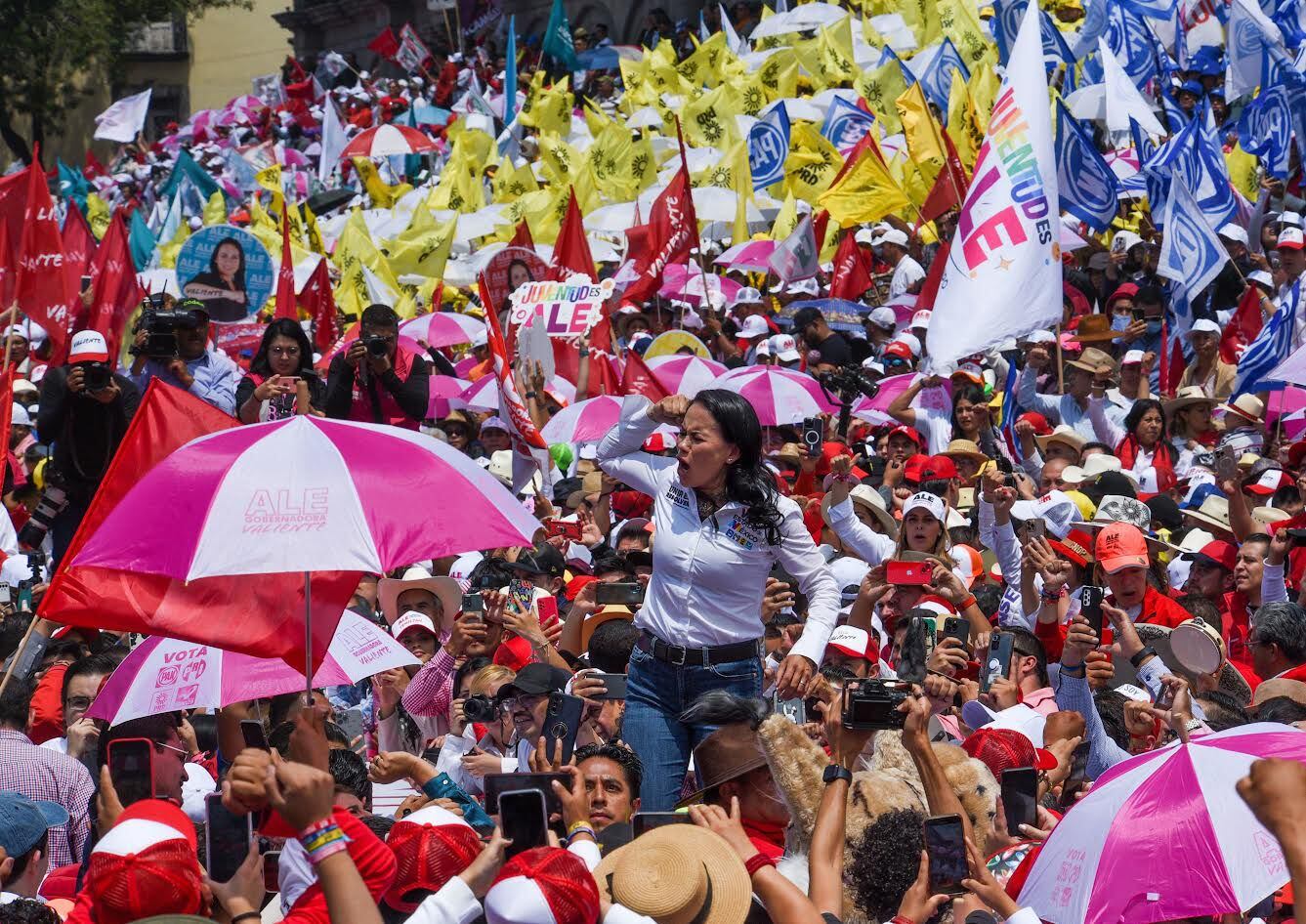 Alejandra del Moral, candidata de la alianza PAN, PRI, PRD y Nueva Alianza para el Edomex, en su cierre de campaña.