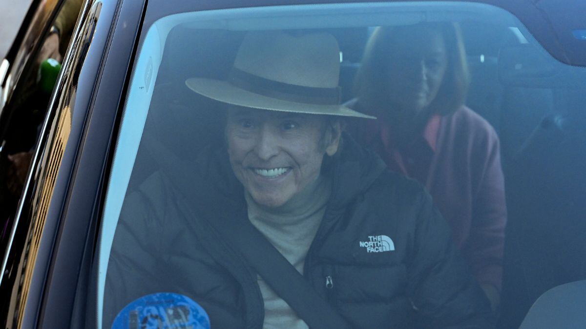 El cantante Raphael salió del hospital después de días internado por un problema en el cerebro. (Foto: EFE)