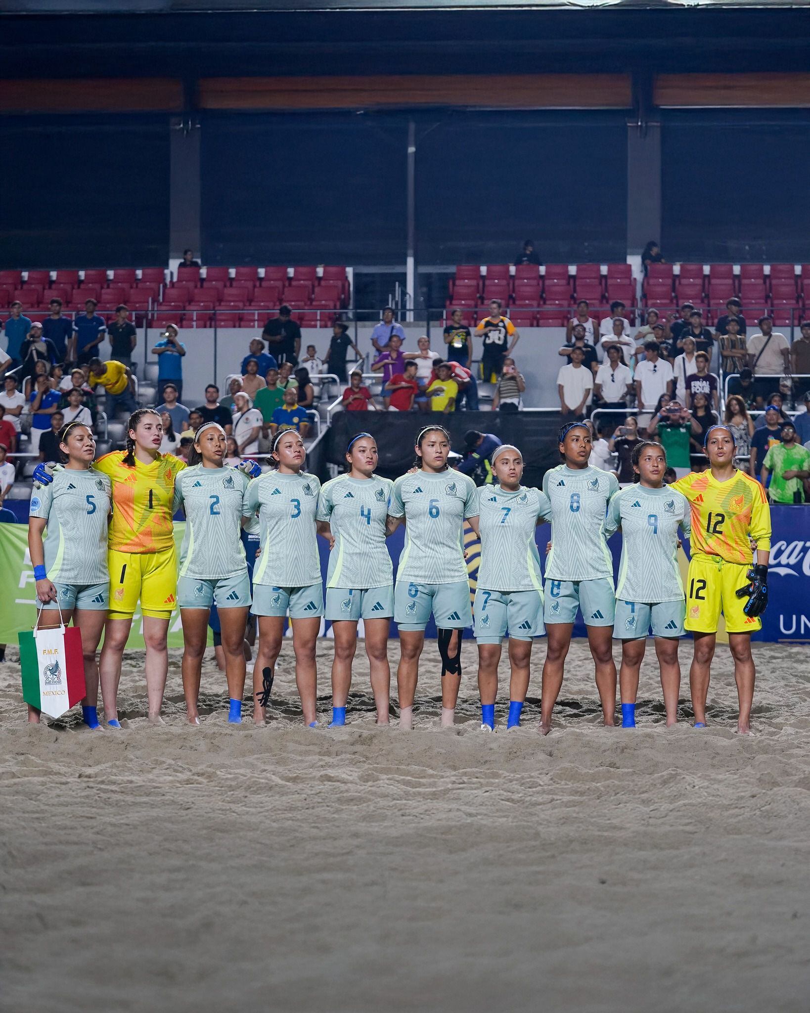 En diciembre, las Selecciones Nacionales de Futbol de Playa femenil y varonil ya tuvieron su primera participación en la Beach Soccer Worldwide de Acapulco.  (Foto: Facebook / Selección Nacional de México)