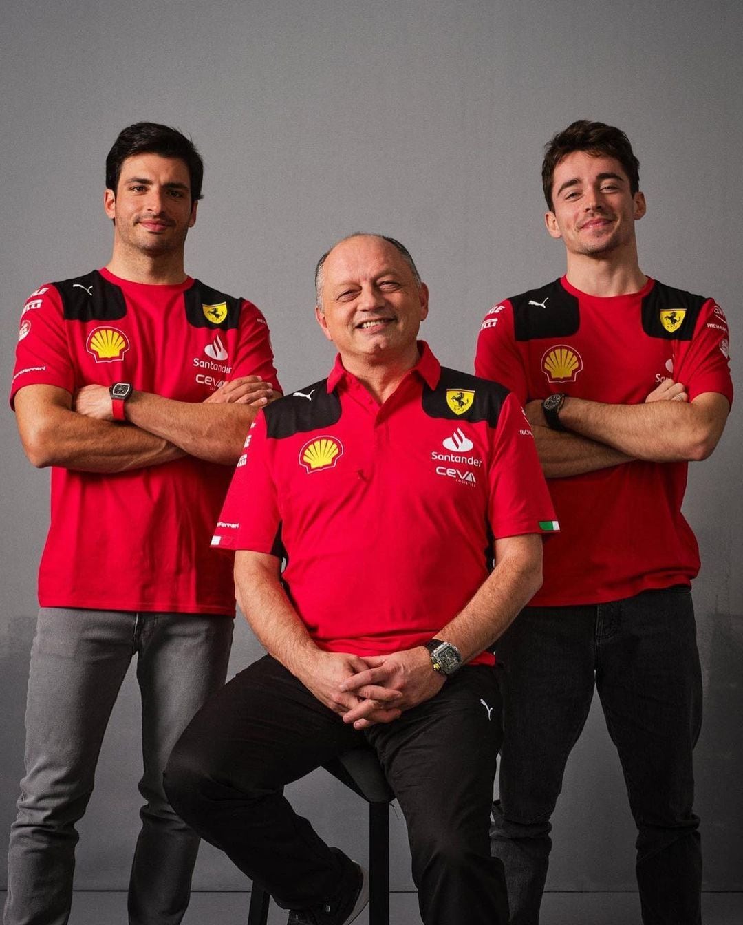 Charles Leclerc Fred Vasseur y Carlos Sainz de Ferrari. (Foto: Instagram @carlossainz55)