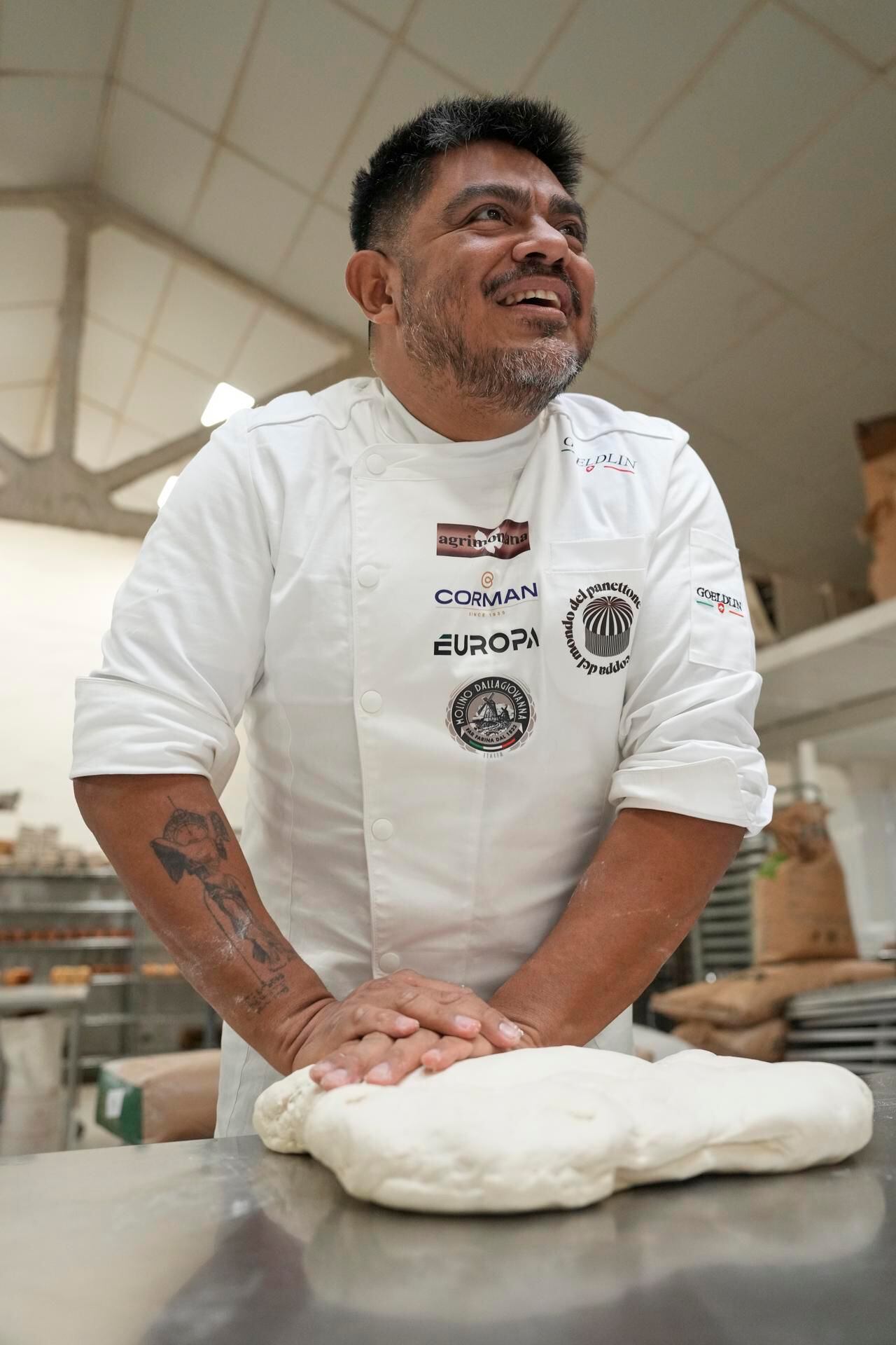 El pastelero mexicano Ton Cortés, compitió contra otros 23 panaderos para llevarse el premio. (Foto: EFE/ Alejandro García)